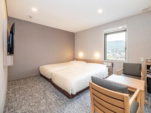 広めの部屋にベッド2台を設置した最大4名定員の「ハリウッドツインルーム」