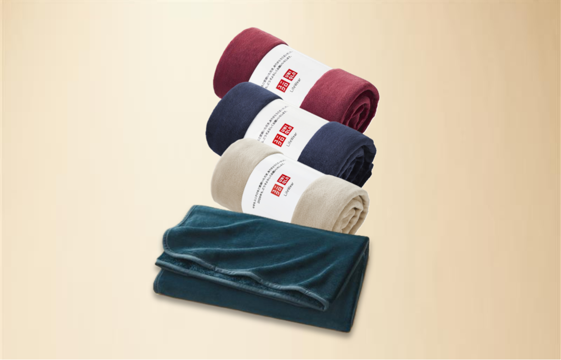 年末祭ノベルティの「フリースブランケット」（全4色のなかから1点）