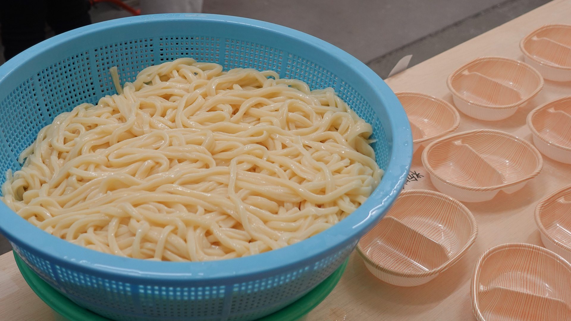 茹で上がった麺は見るからに弾力がある