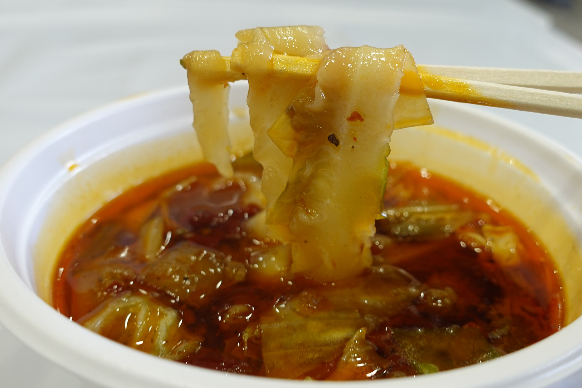 刀削麺をアップで