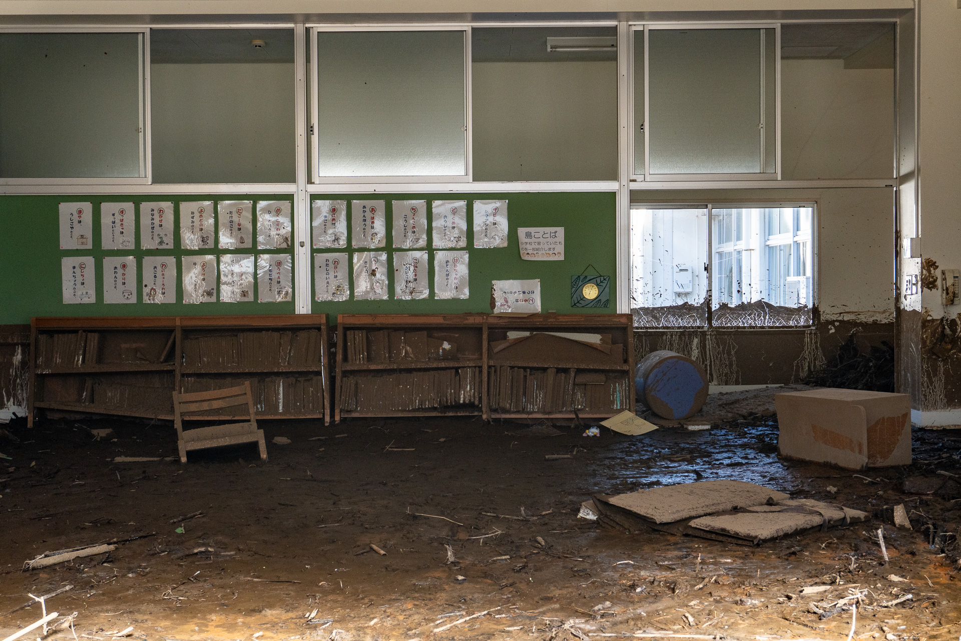 最も被害が大きかった末吉エリア。島最古の末吉小学校の廃校後、多目的交流施設「八丈島の海・山・暮らし館」として生まれ変わり2025年4月にオープンしたばかりでしたが、土砂崩れにのまれて閉館を余儀なくされました