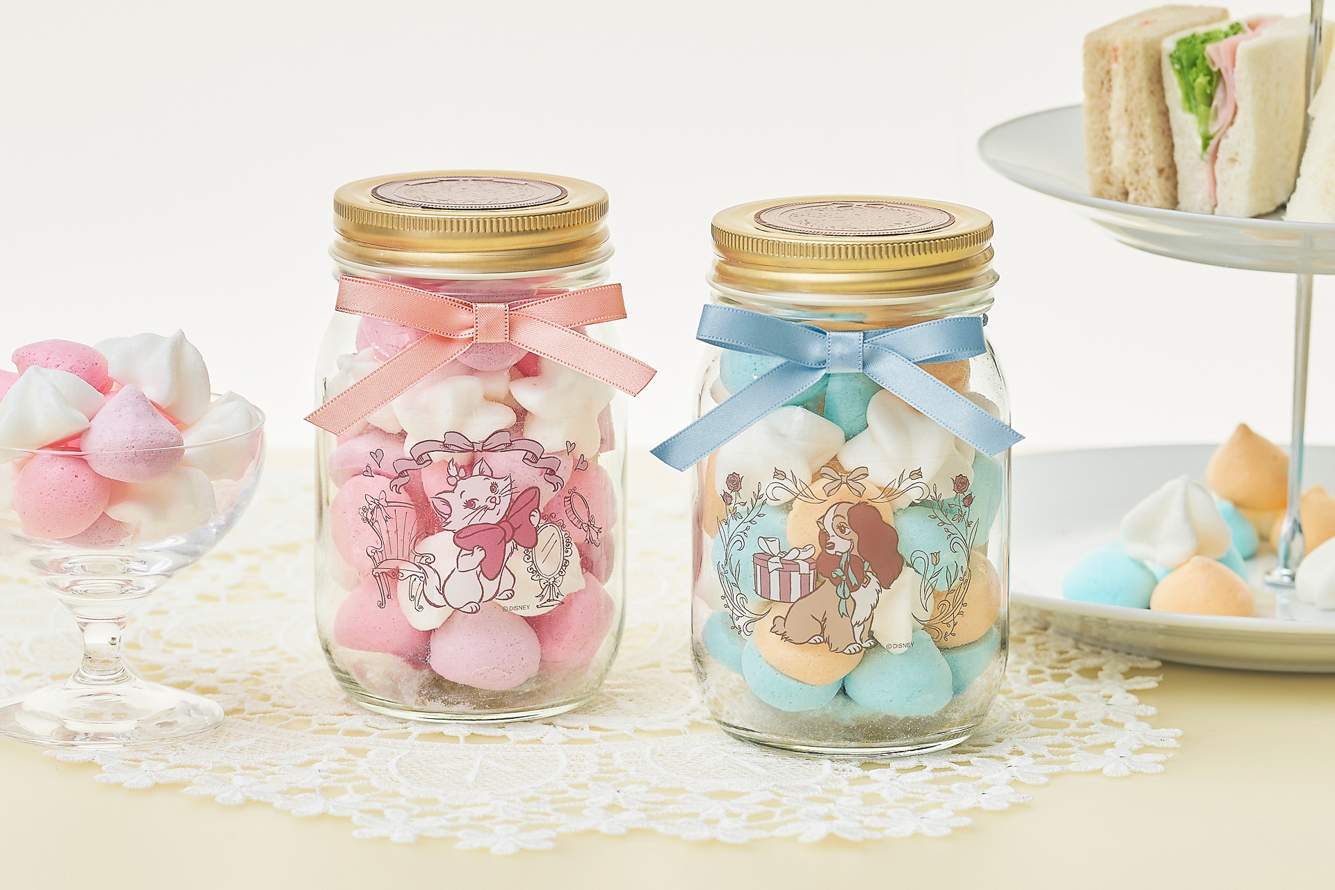 マリーとレディ柄デザインの瓶入りお菓子も登場