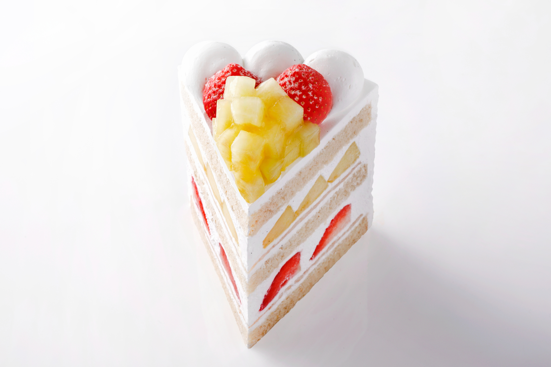 パティスリーSATSUKIの冬季限定「エクストラスーパーダブルショートケーキ（メロン＆あまおう）」（5616円）