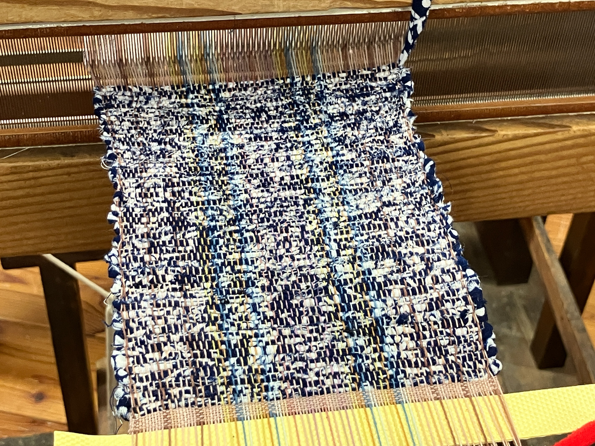 さき織り体験で作成したコースター