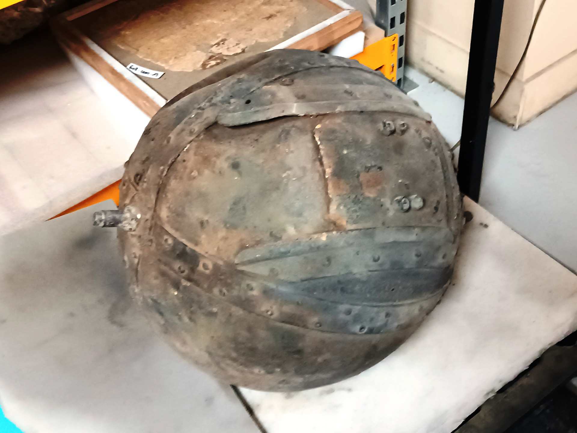 発掘現場で見つかったものが整然と並んでいます