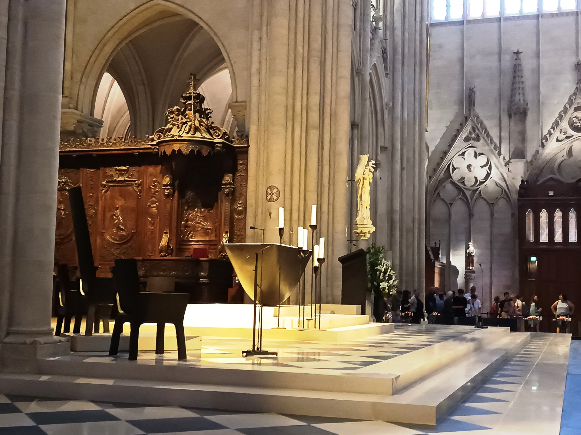 ピカピカになったノートルダム大聖堂