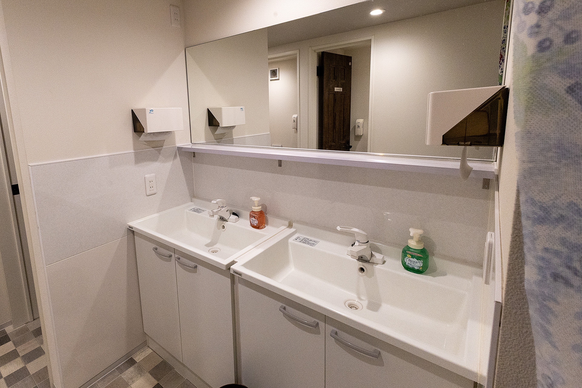 トイレ内の手洗い場