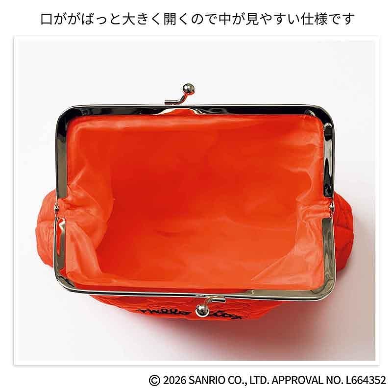 パッと開いて閉じる“がま口”が便利。お座りキティちゃんの刺繍もキュート