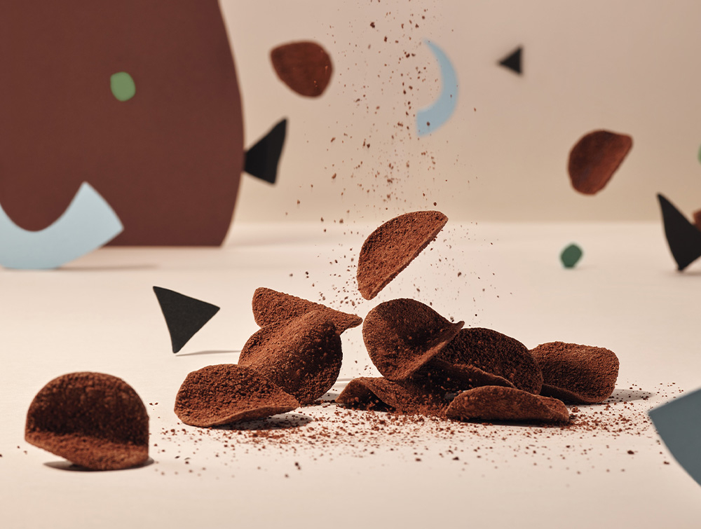 粉雪のような口どけのチョコレートチップス「スノーチップス」。手間と時間をかけて製造してるため提供数に限りあり