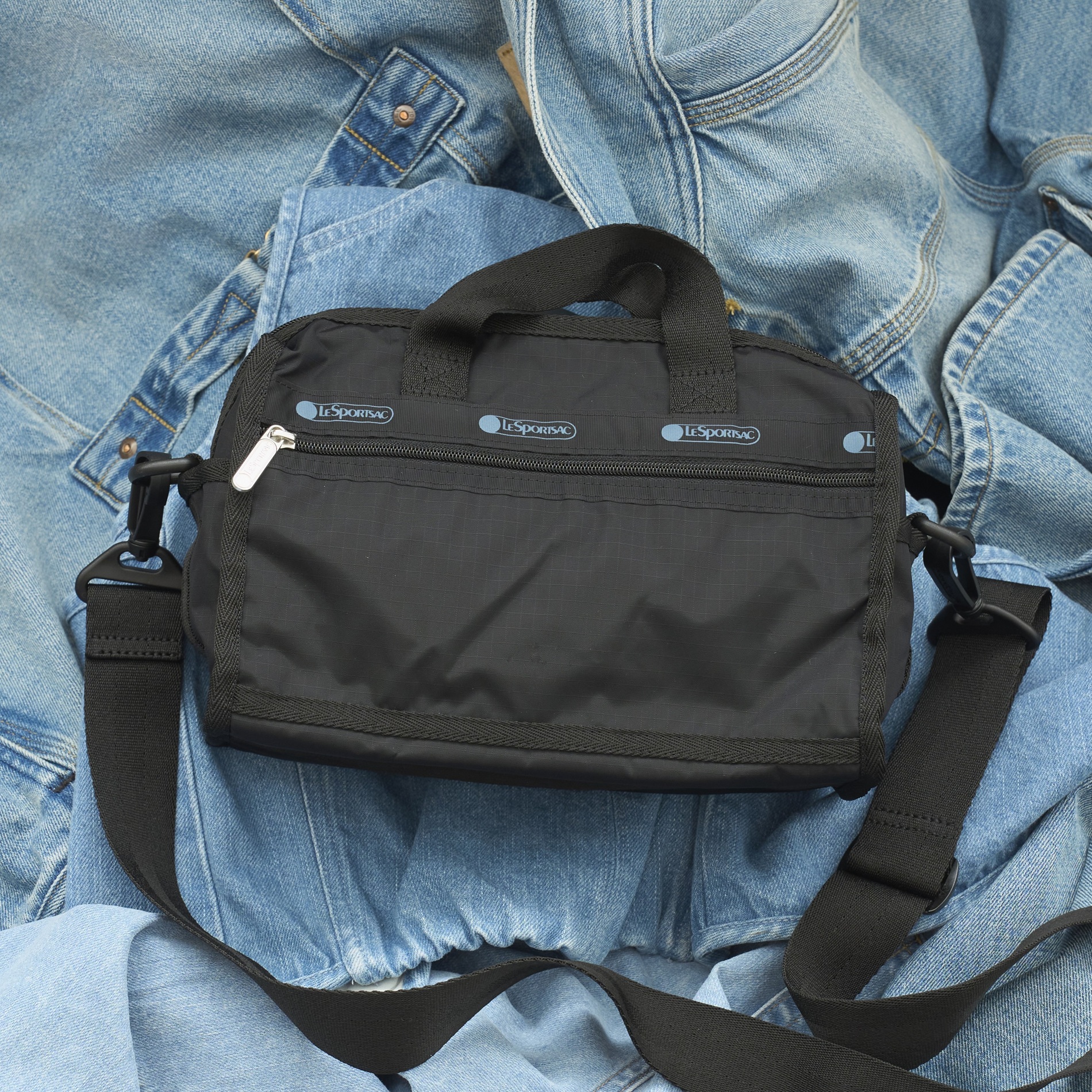 MINI DUFFLE CROSSBODY。各1万7600円