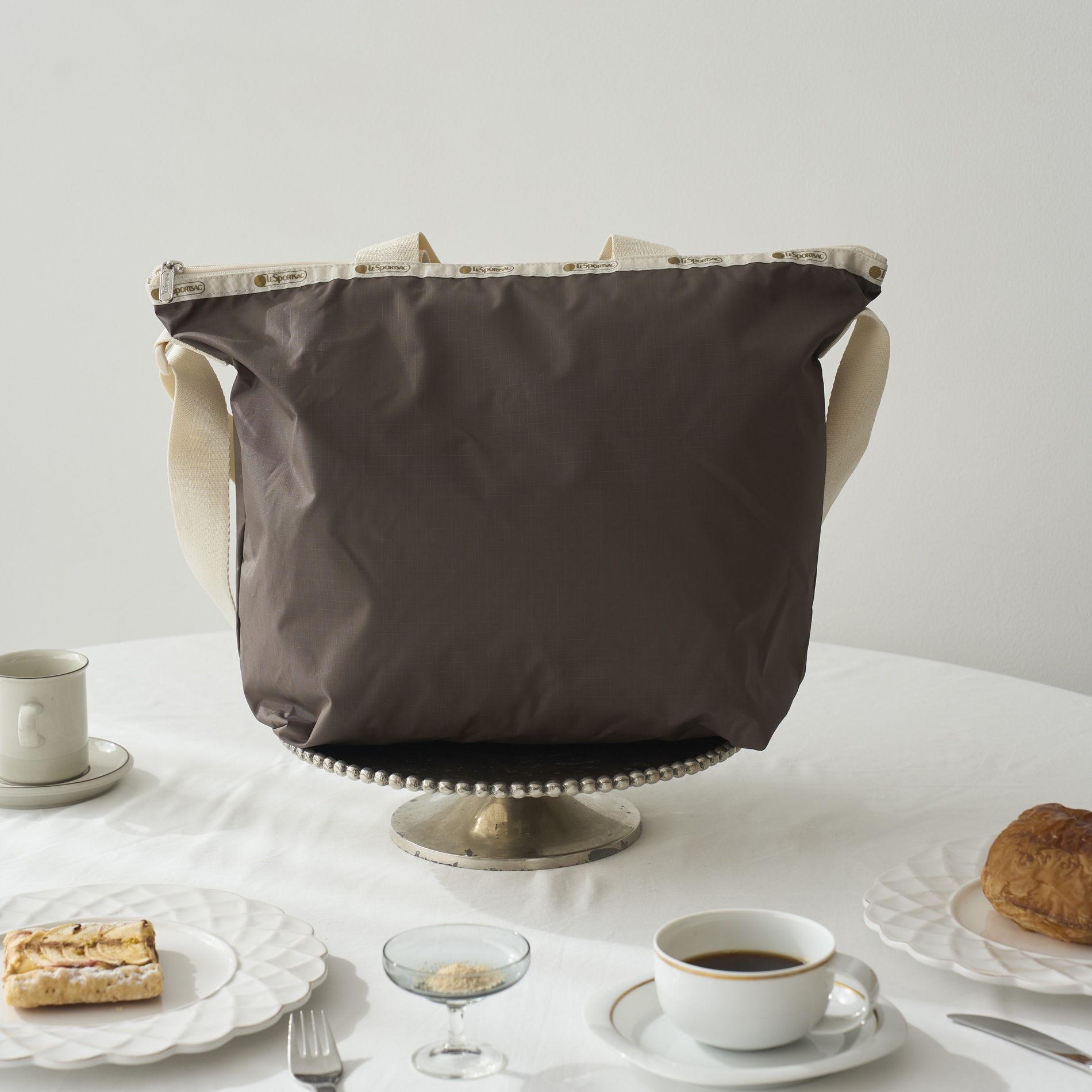 DELUXE EASY CARRY TOTE。各1万4300円