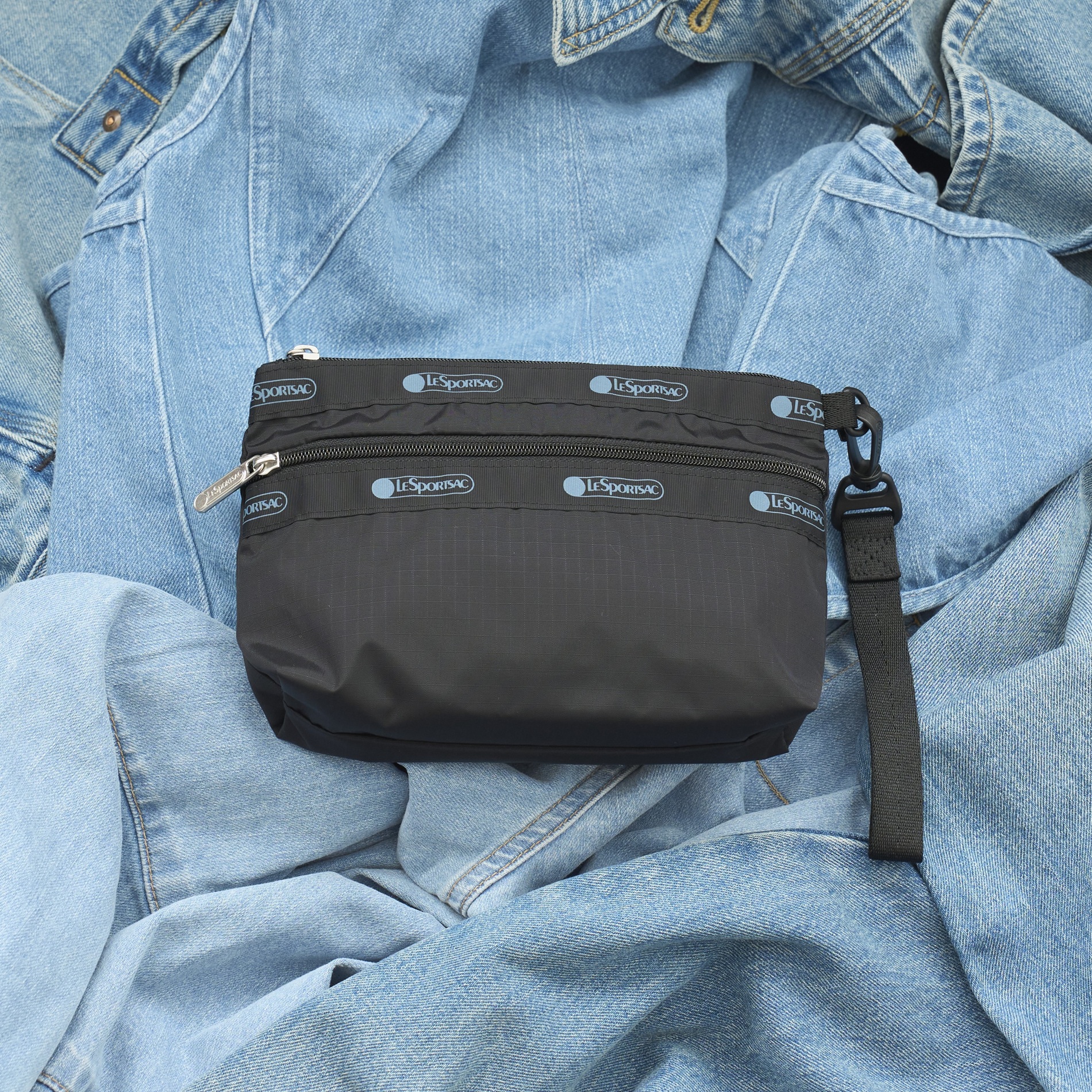COSMETIC CLUTCH W/STRAP。各6490円
