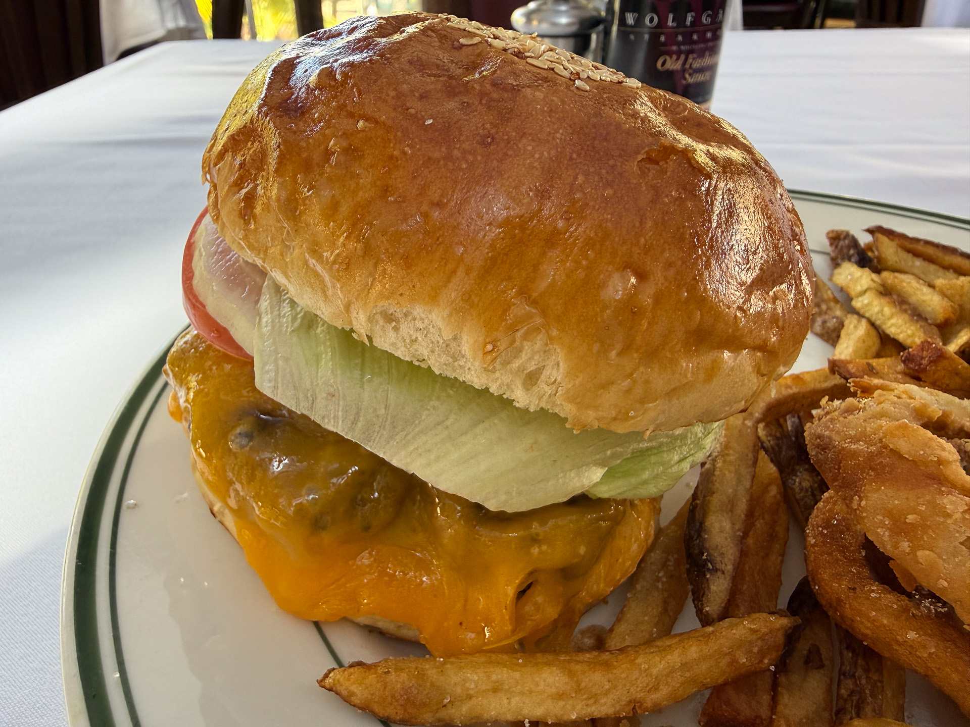 自分でバンズを乗せて完成させる