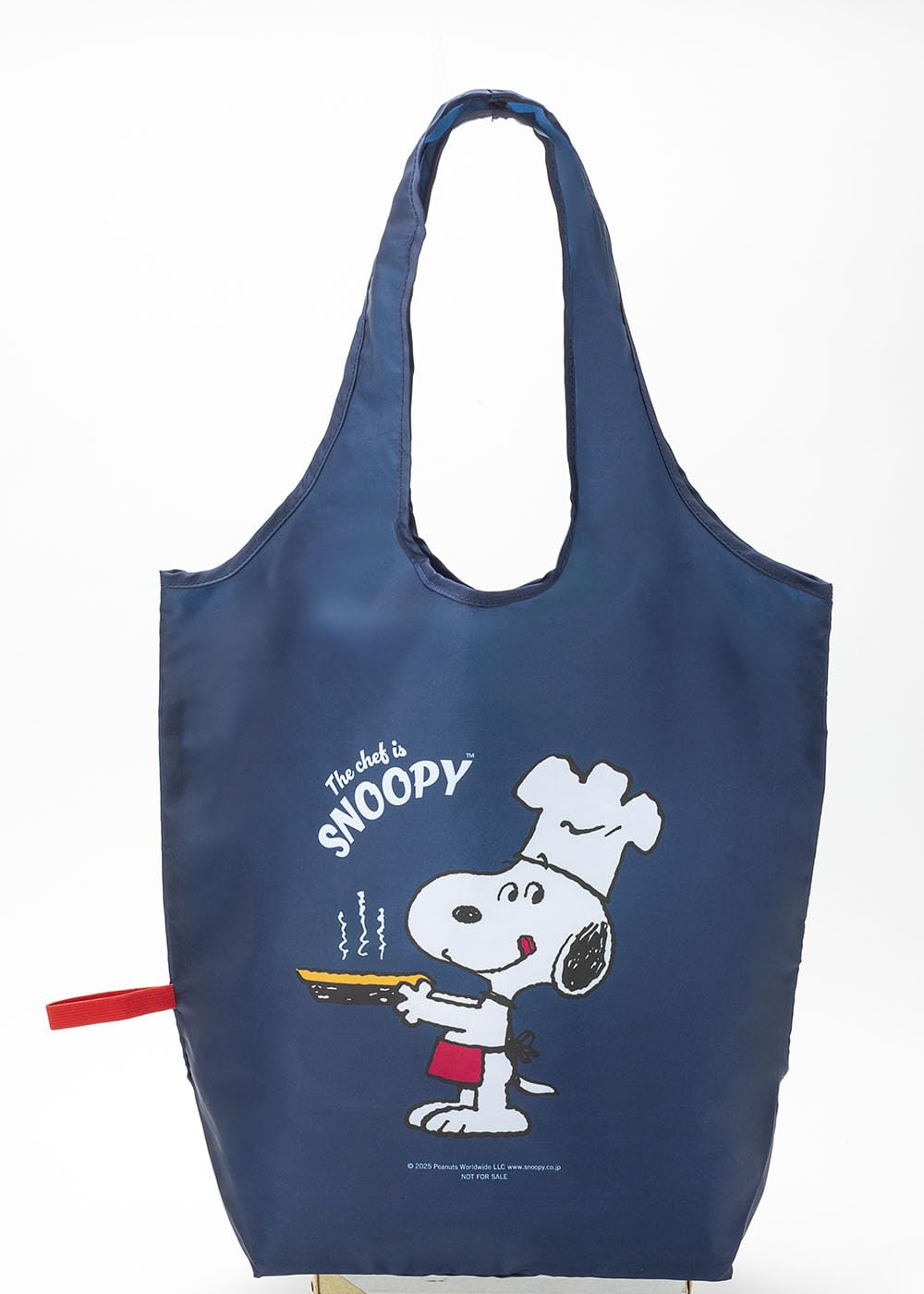 特別付録「ポケットつき SNOOPYでかエコバッグ」。内ポケットのデザインもポイント