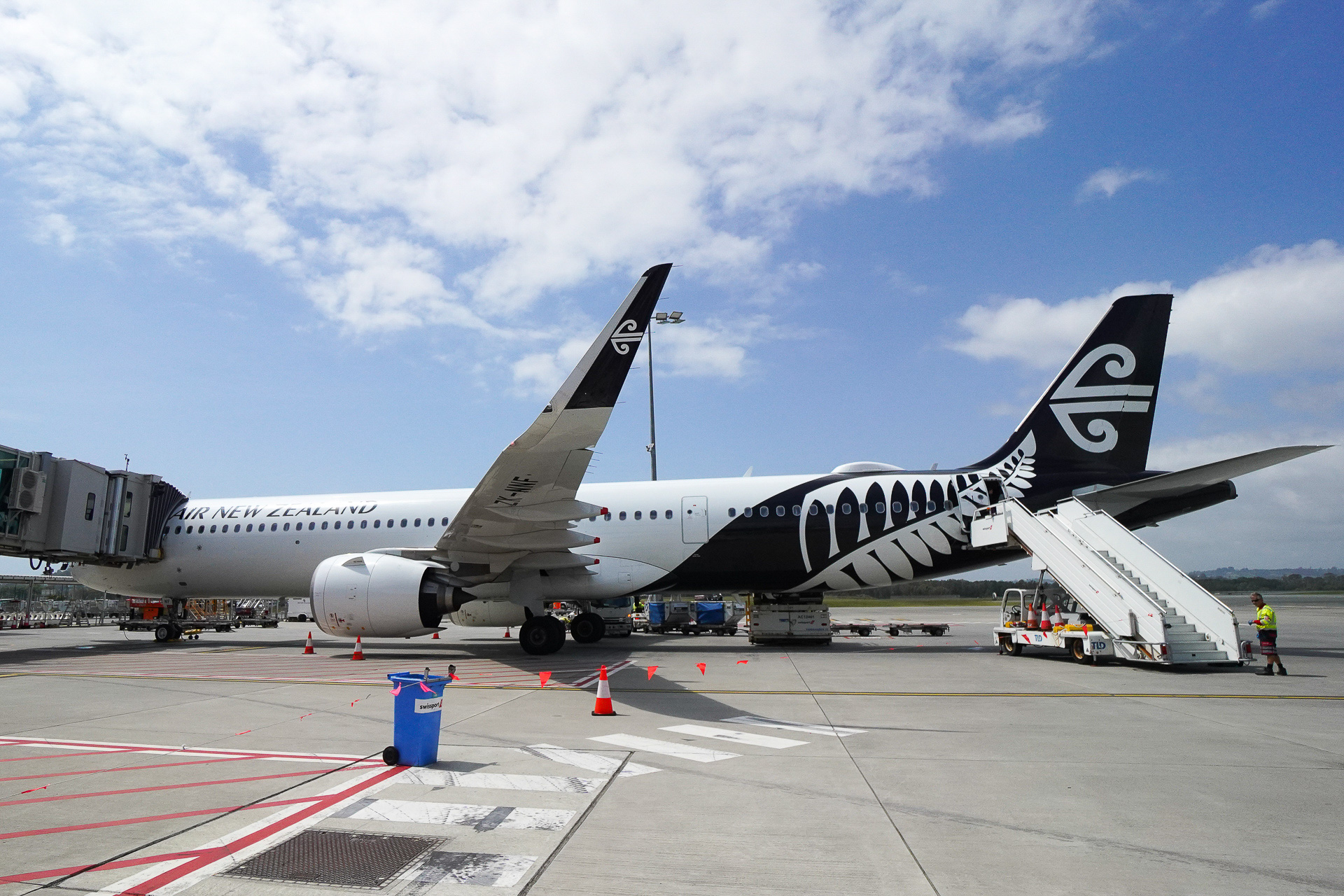 こちらはオーストラリアへの移動で搭乗したニュージーランド航空のエアバス A321neo型機。特徴ある機体後方のデザイン