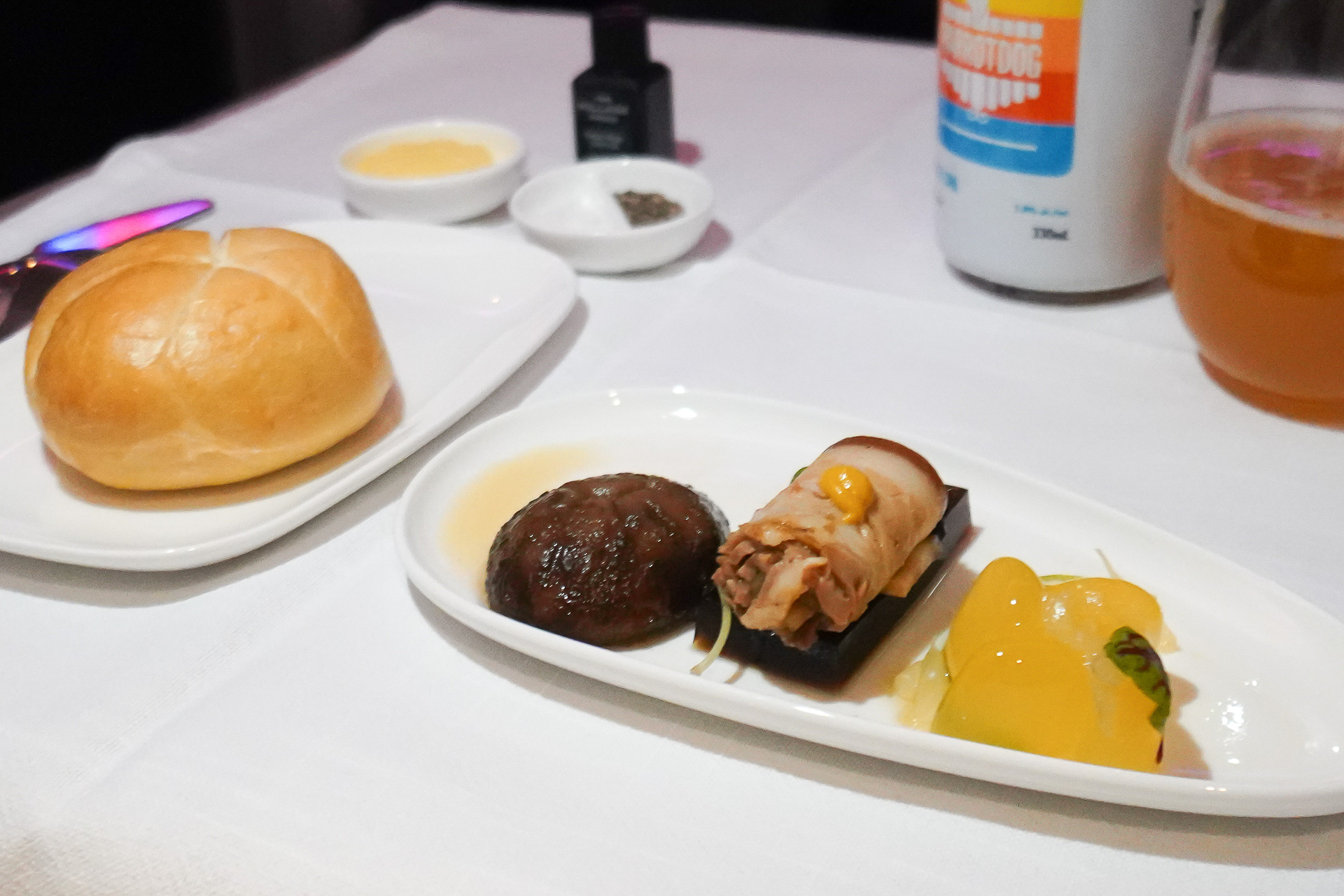 前菜に台湾風プレート。椎茸煮と魯肉、冷製ゼリーにはライム風味のシロップがけ