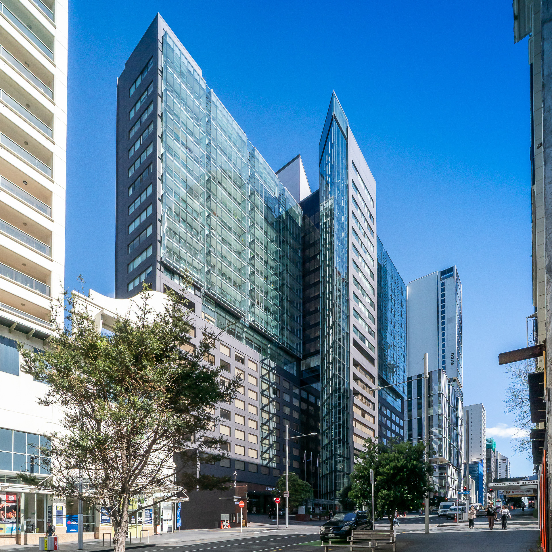 「JWマリオット・オークランド」はオークランドの街の中心に位置する