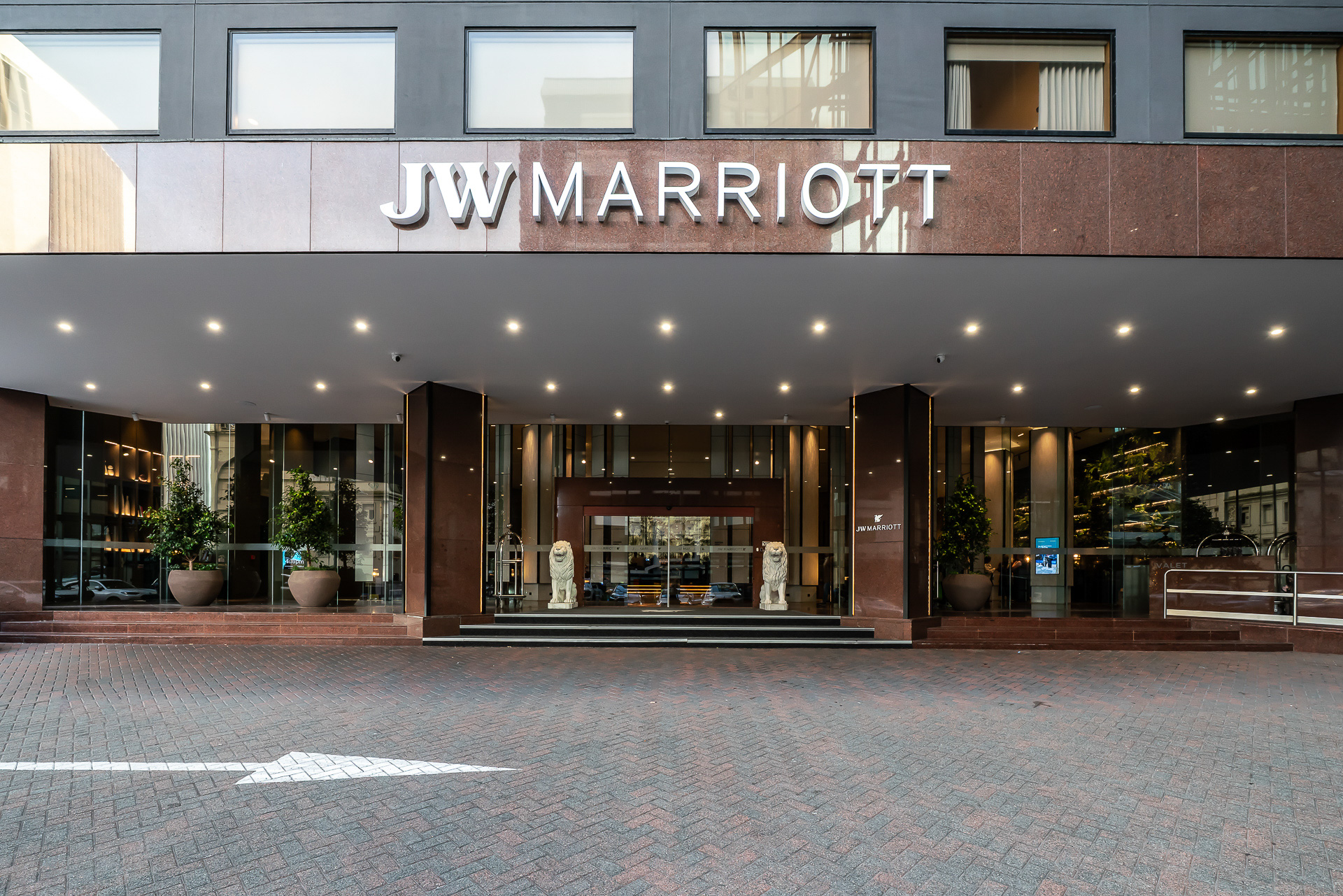 エントランスの車寄せ