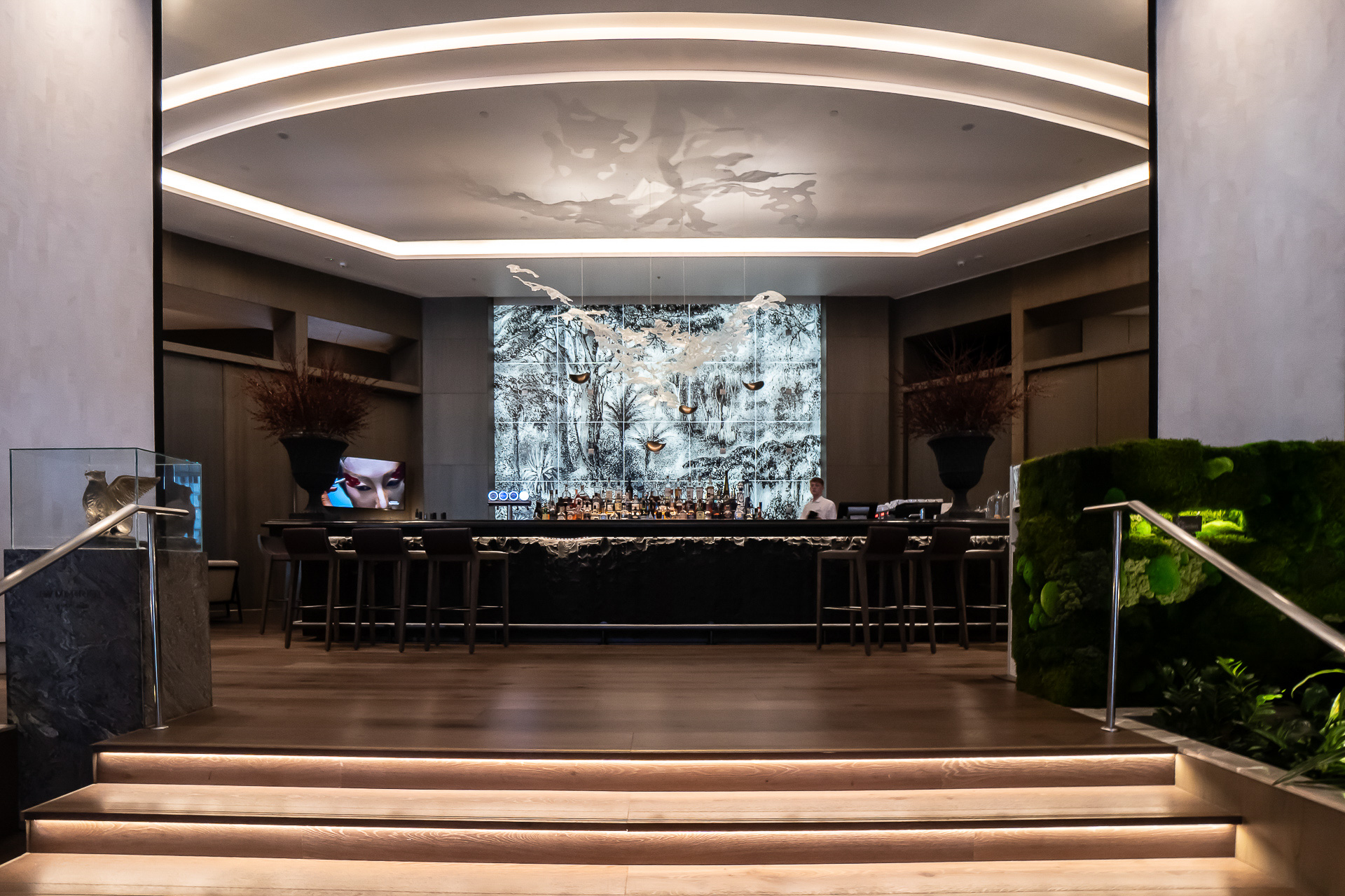 バー「フォーラム（FORUM）」のカウンター