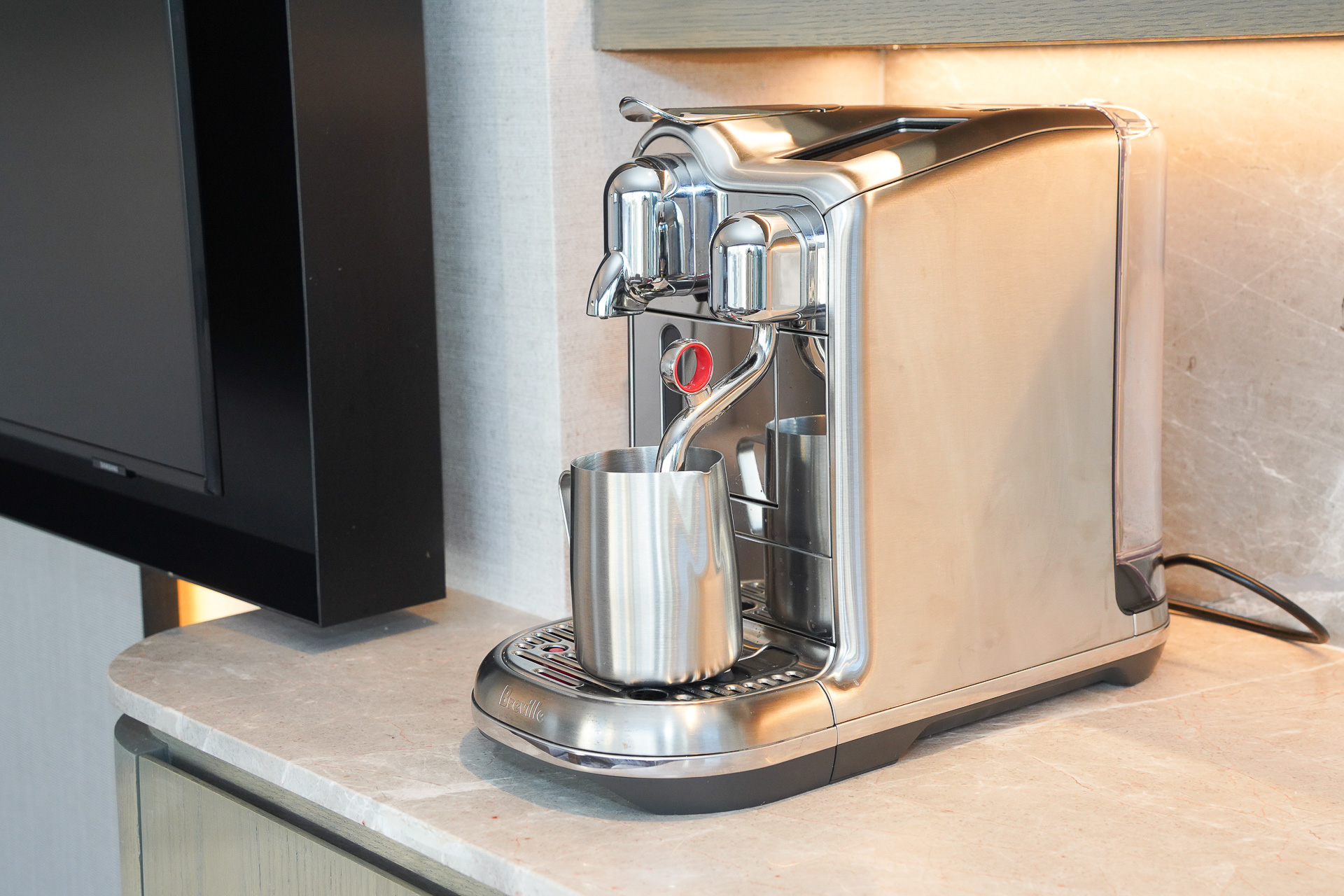 ネスプレッソのコーヒーメーカーはカフェラテも作ることができる