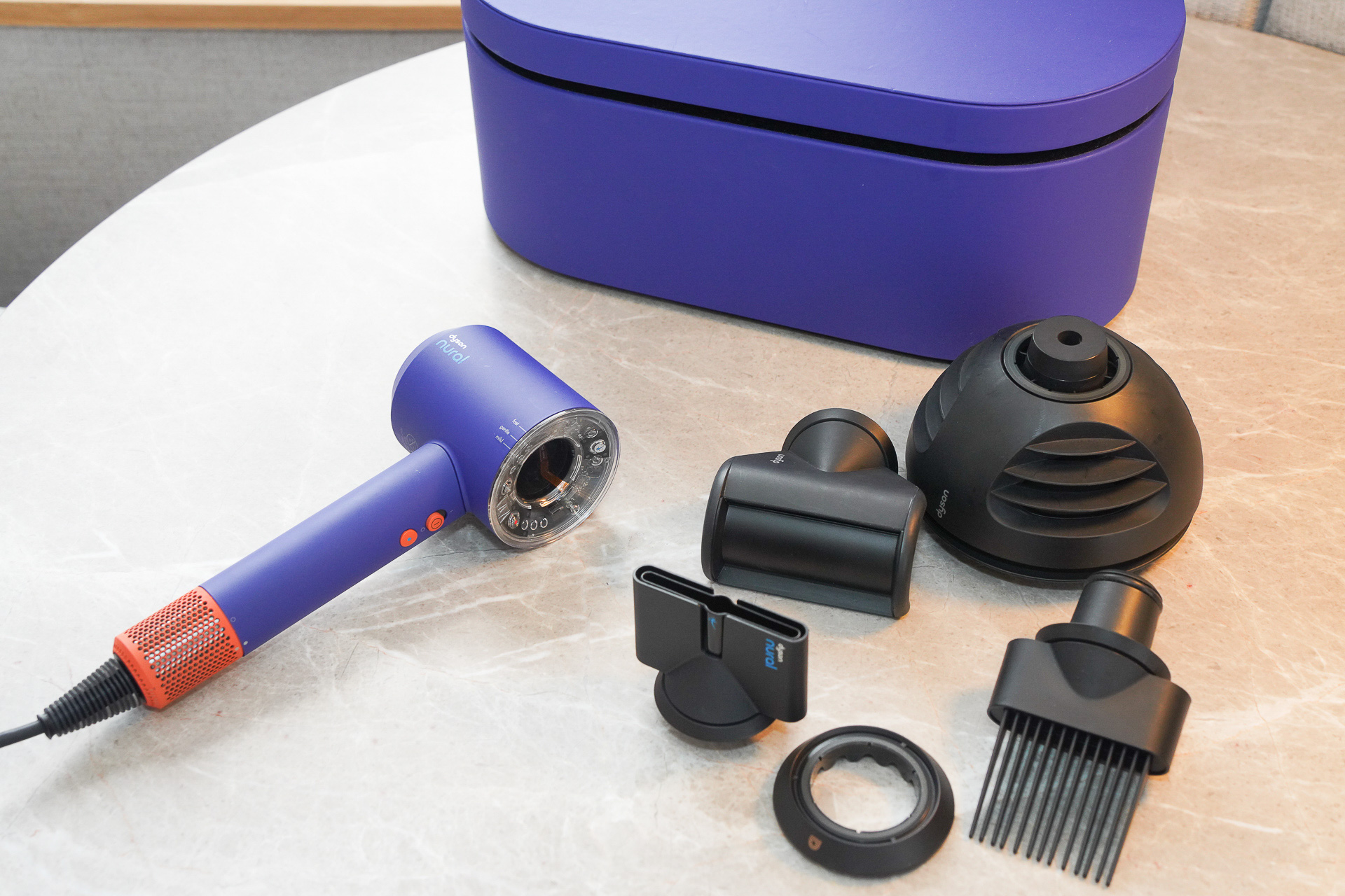 ダイソンのドライヤー一式