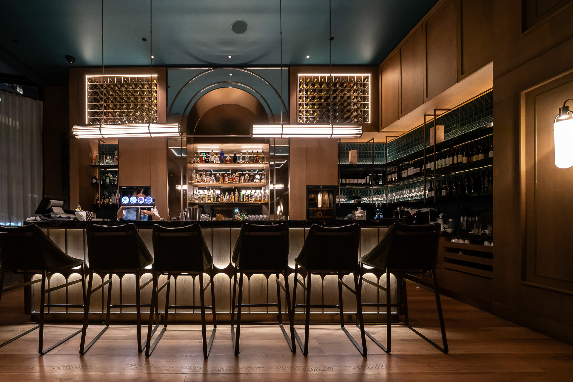 バーカウンターも用意している