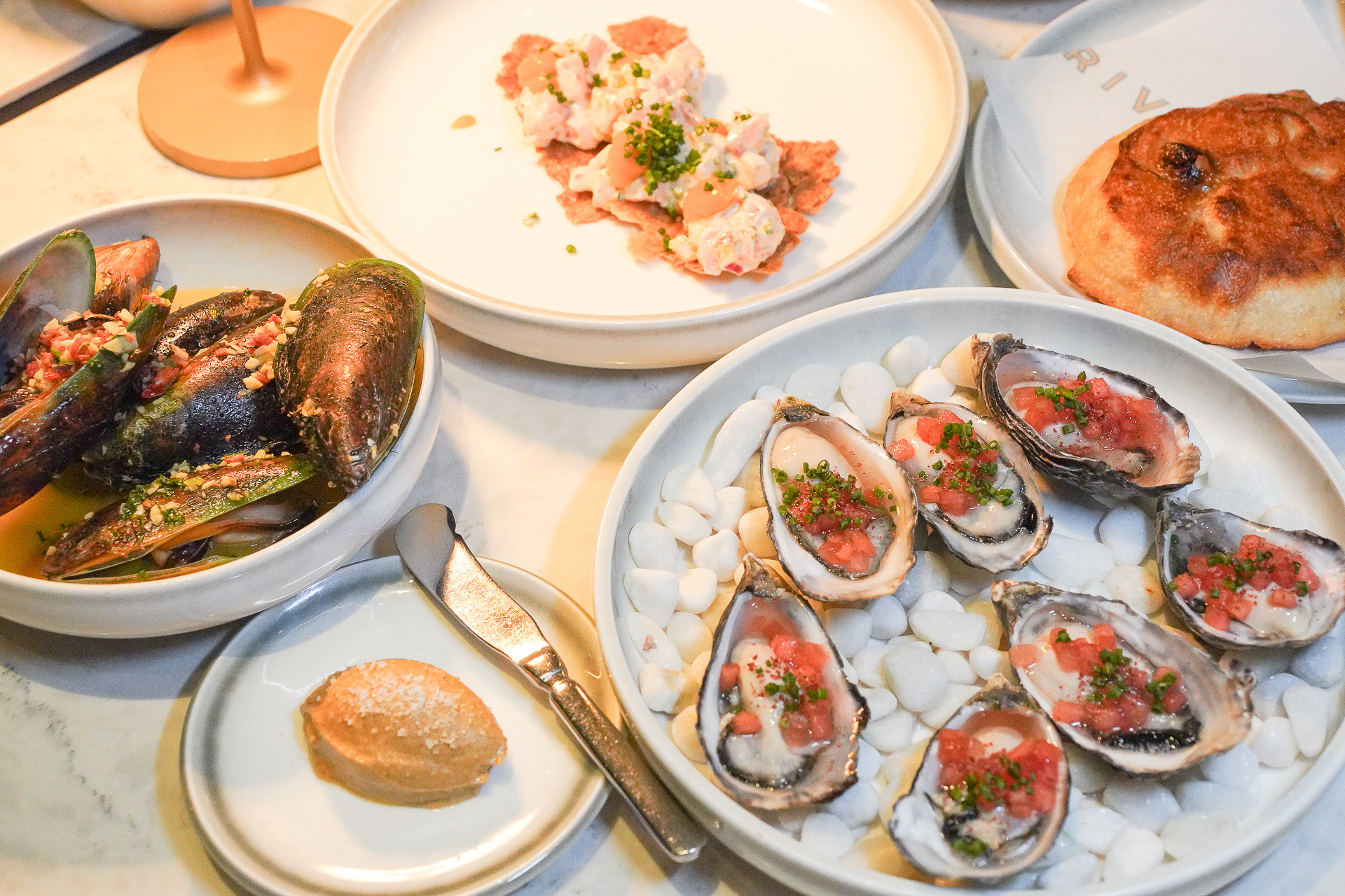 魚介類を豊富に使った前菜など