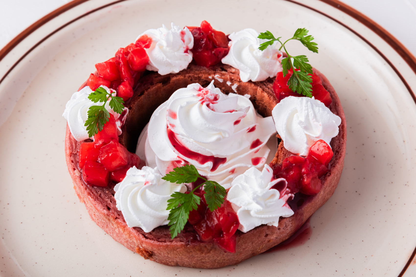 苺のバウムクーヘンベリーソース