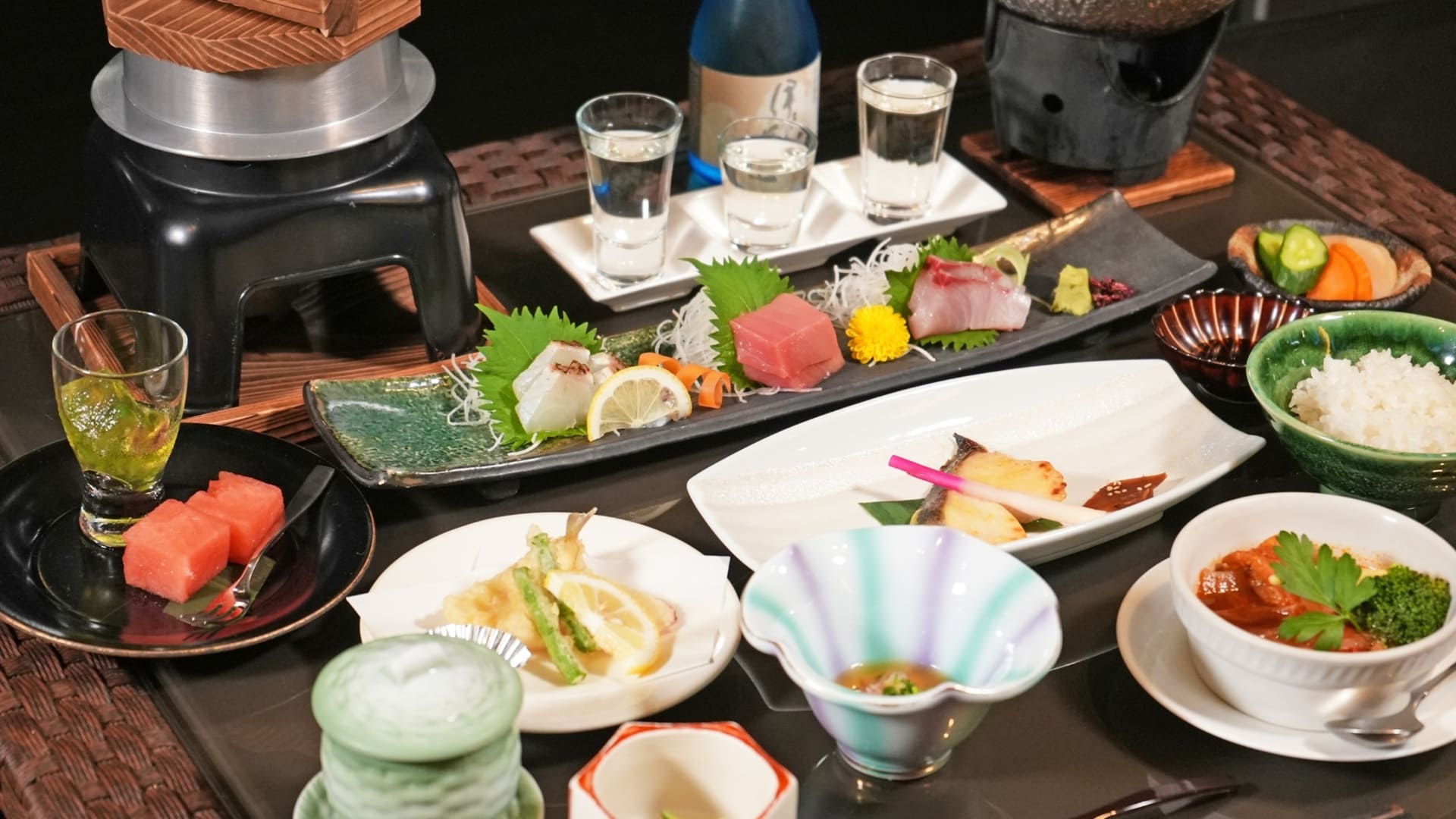 夕食は旬の地元食材を使った懐石料理