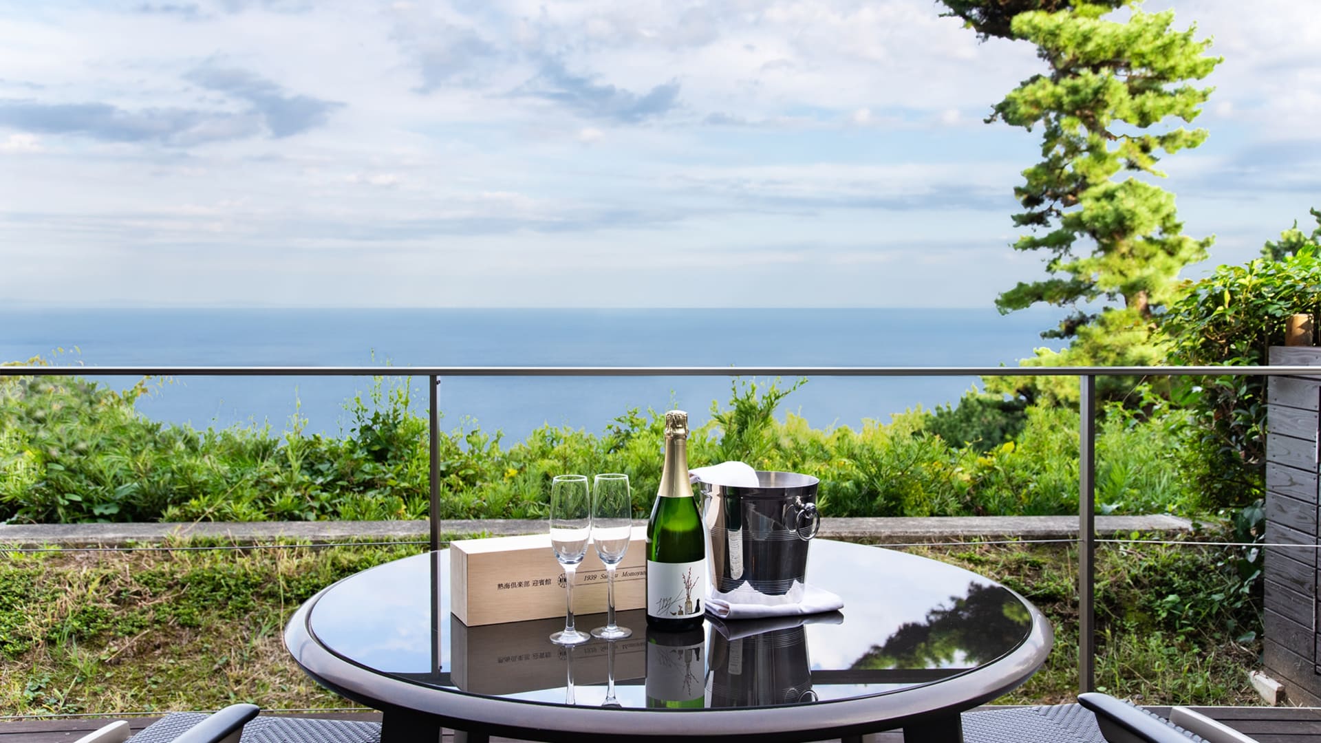 「迎賓館露天風呂付ガーデンスィートオーシャンビュー」客室