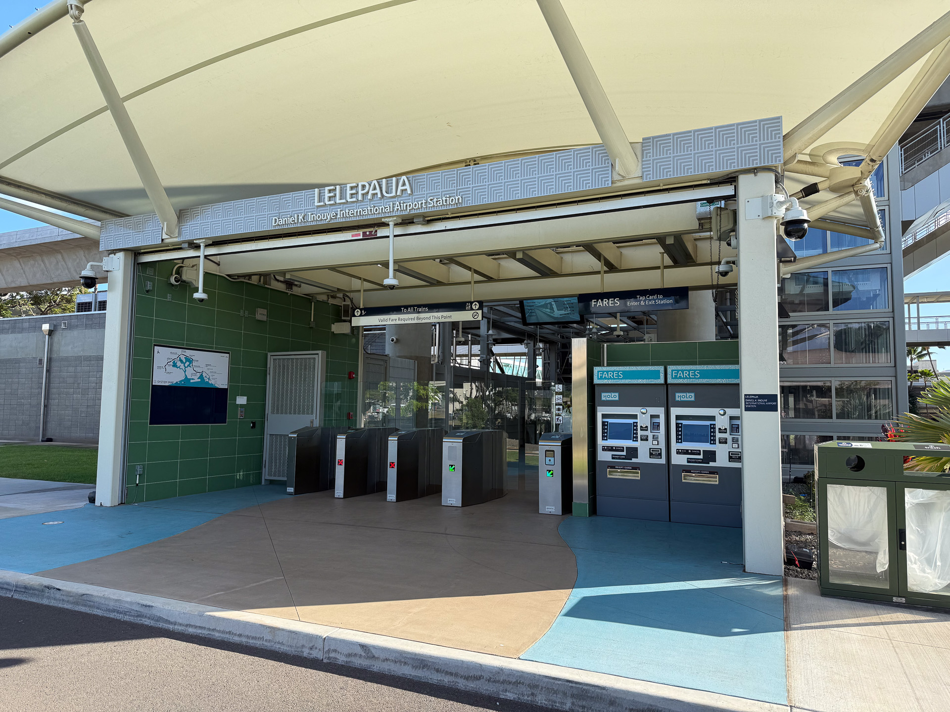 TheBusの乗り場側にある改札