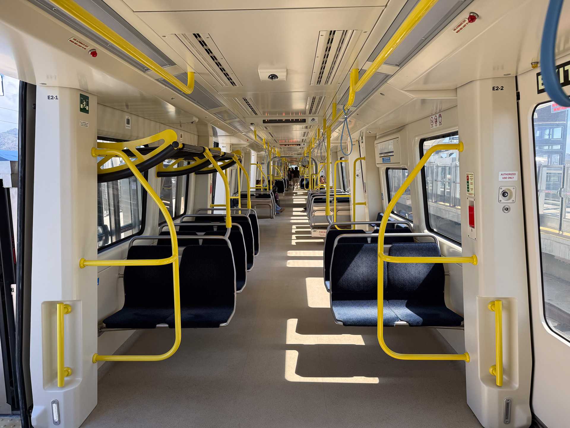 スカイラインの車内