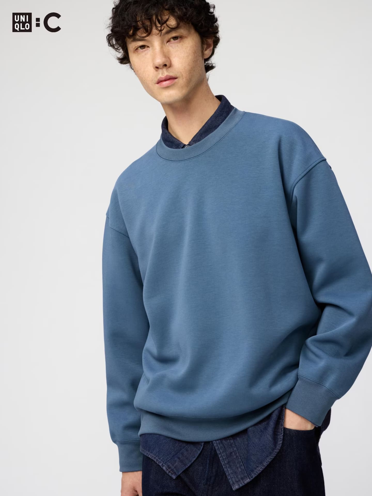 デザイン性の高さで人気のUNIQLO:C「オーバーサイズスウェットシャツ」が年末特価2990円