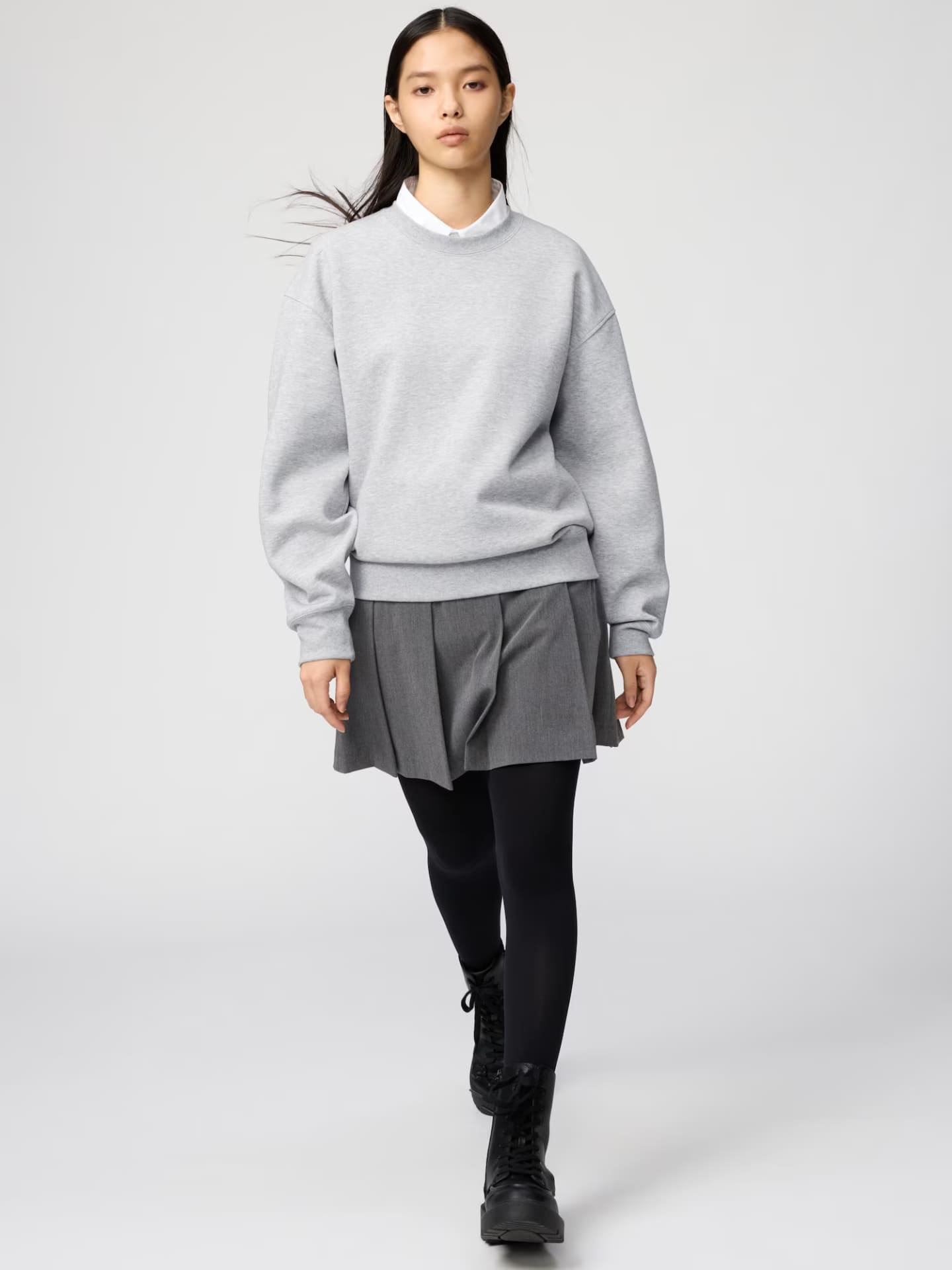 デザイン性の高さで人気のUNIQLO:C「オーバーサイズスウェットシャツ」が年末特価2990円