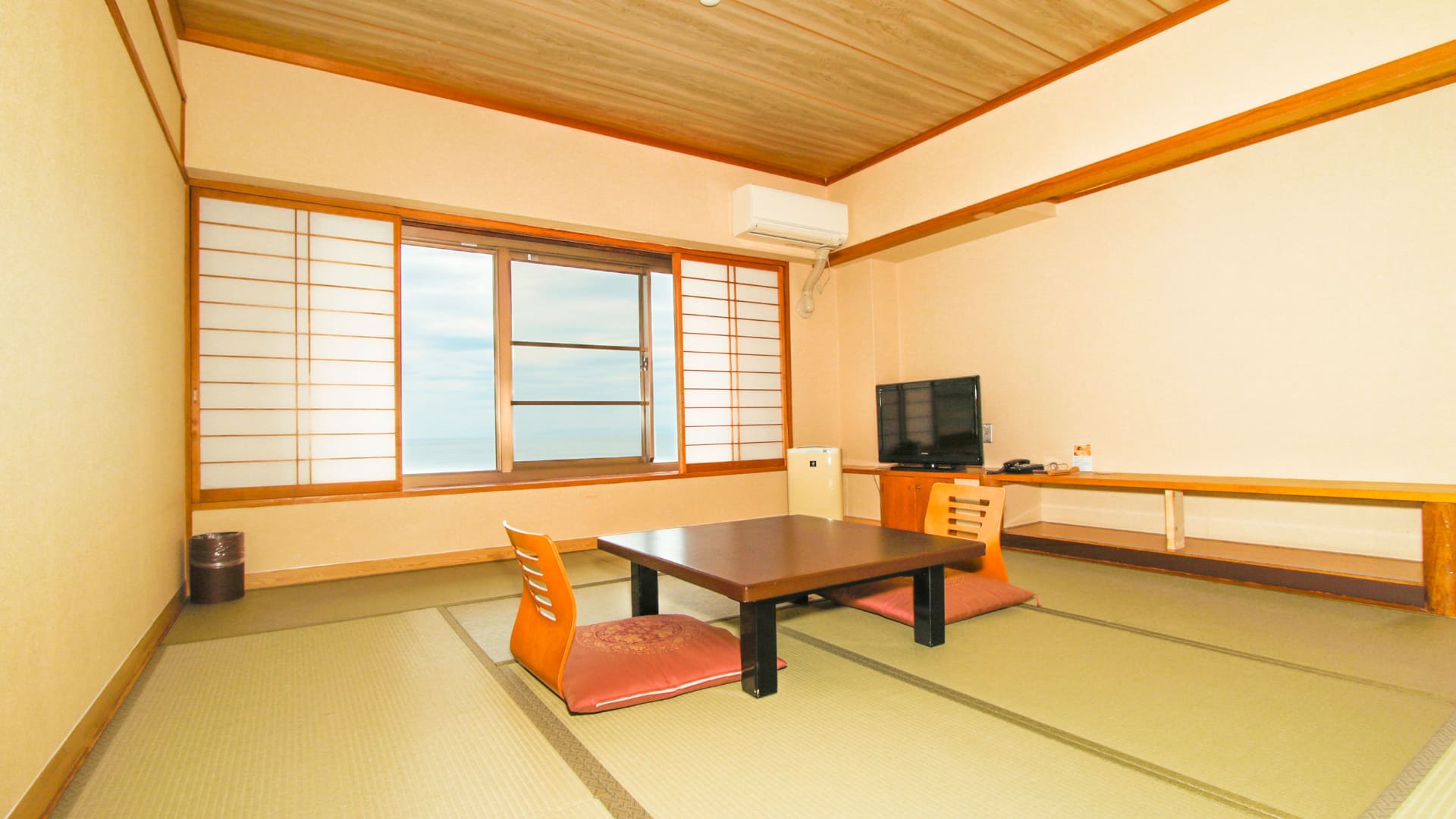 客室一例（スーペリア和室10畳 海の見える内風呂付き）