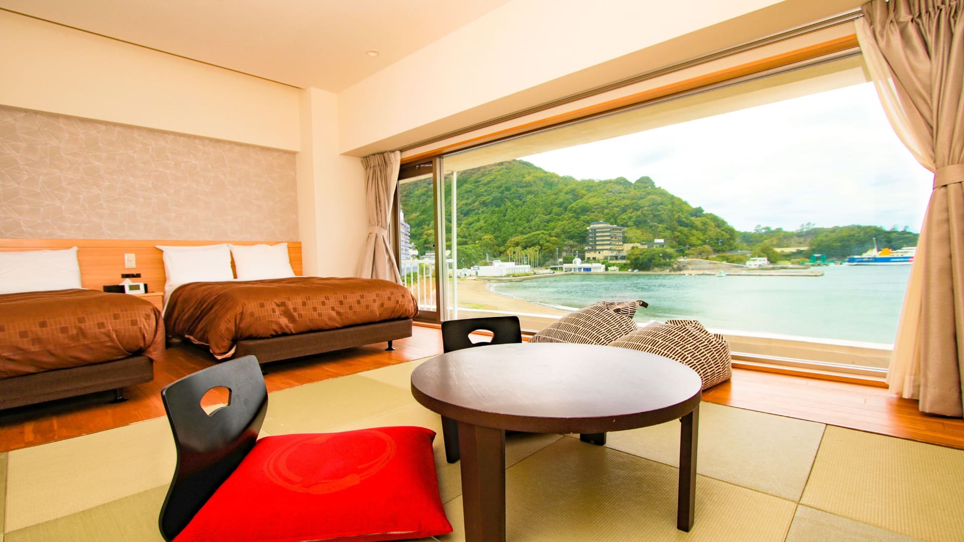 客室一例（スーペリア特別和洋室ツイン8畳シャワーのみ 海側）