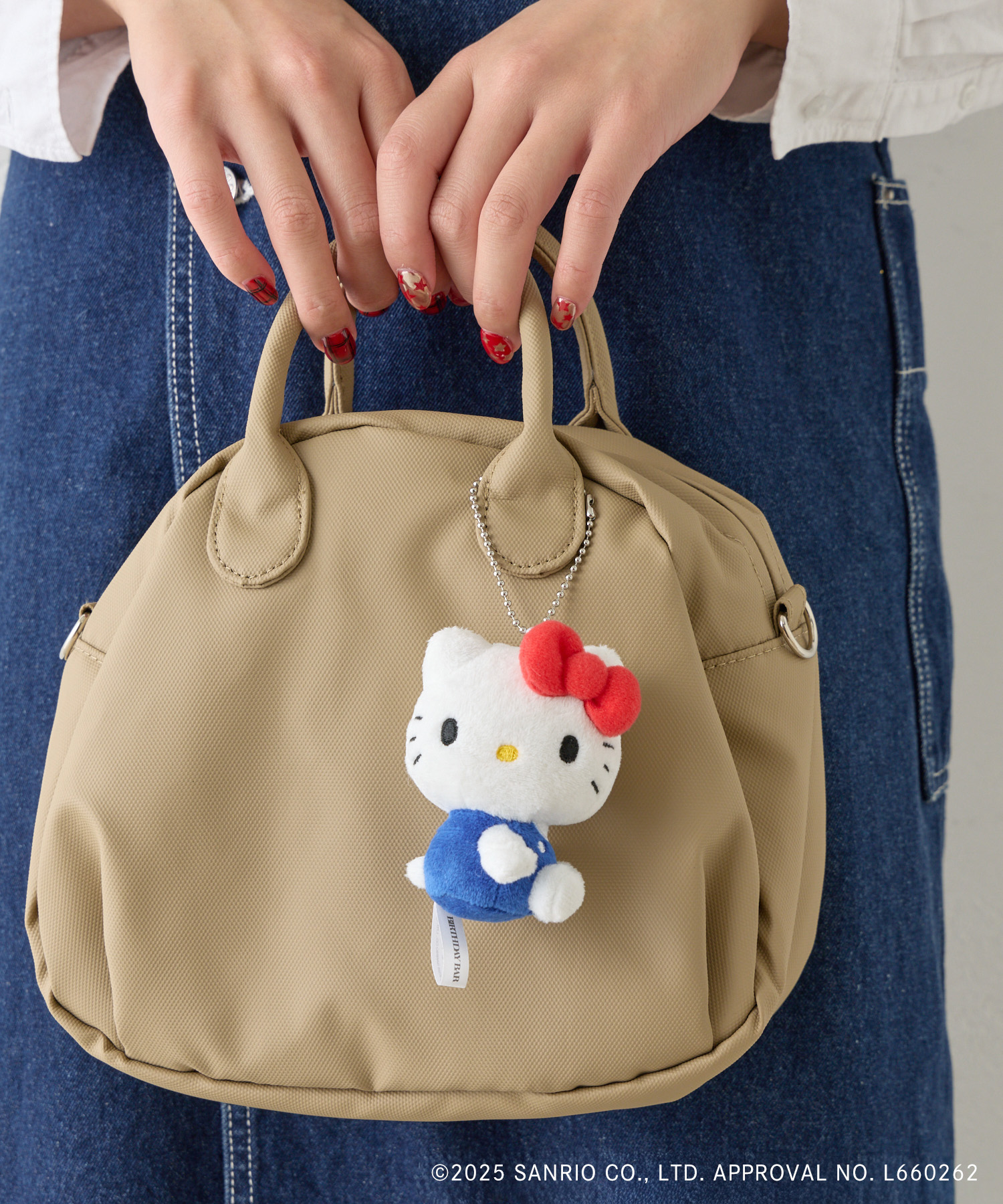 「ハローキティ ブラインドボールチェーンマスコット」（ランダム1個1980円、6種BOXは1万1880円）