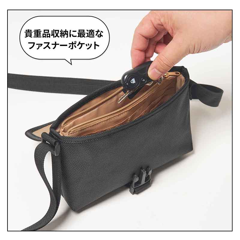 仕切り部分もファスナーポケットになっている