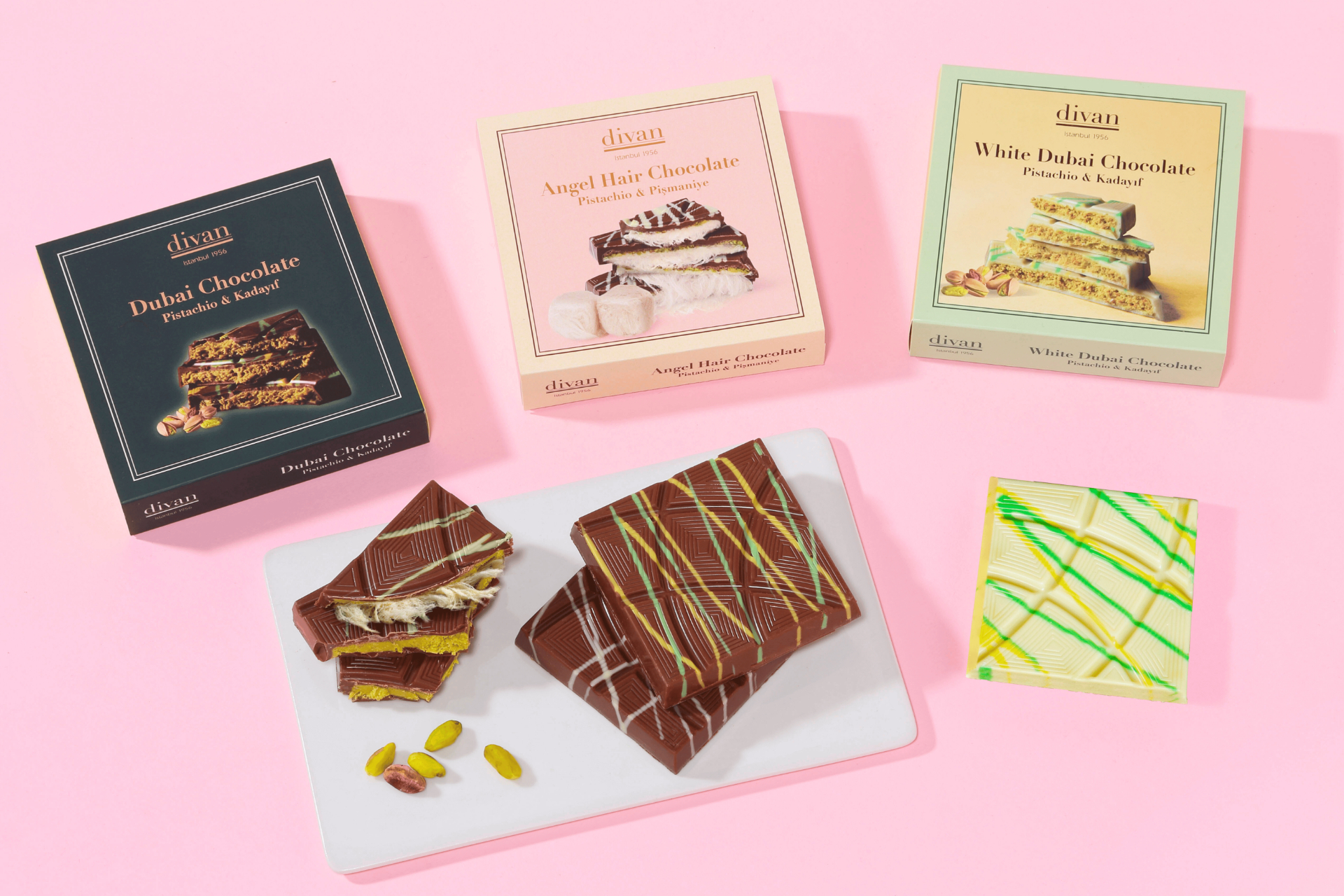 ドバイチョコの進化形で、ネクストブームと目される「ピスタチオエンジェルヘアチョコレート」（1枚70g 3240円）。通常のドバイチョコではピスタチオ×カダイフのフィリングが入っているが、こちらはトルコの綿菓子ピシュマニエ×ピスタチオが入っている