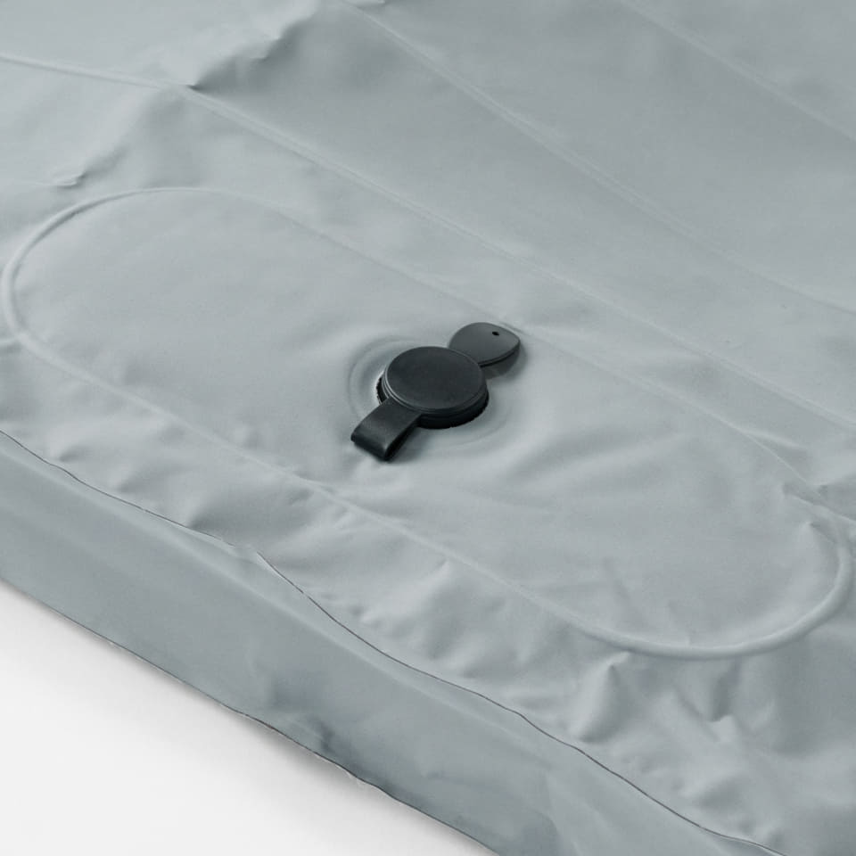 無印良品、「空気でできたマットレス」発売。ポンプ内蔵で道具不要