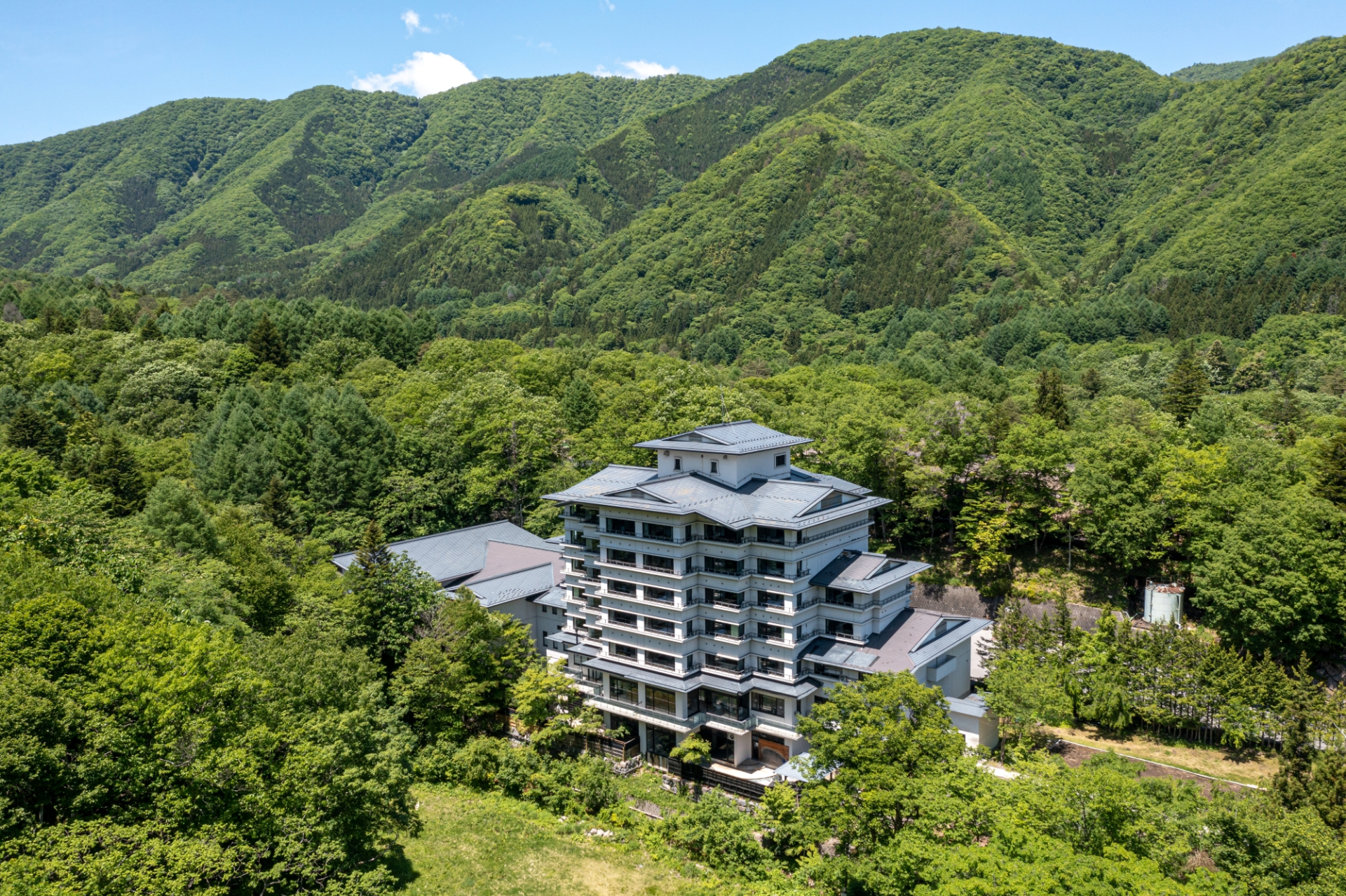 北関東の秘湯、自然豊かで静かな湯西川温泉郷にある
