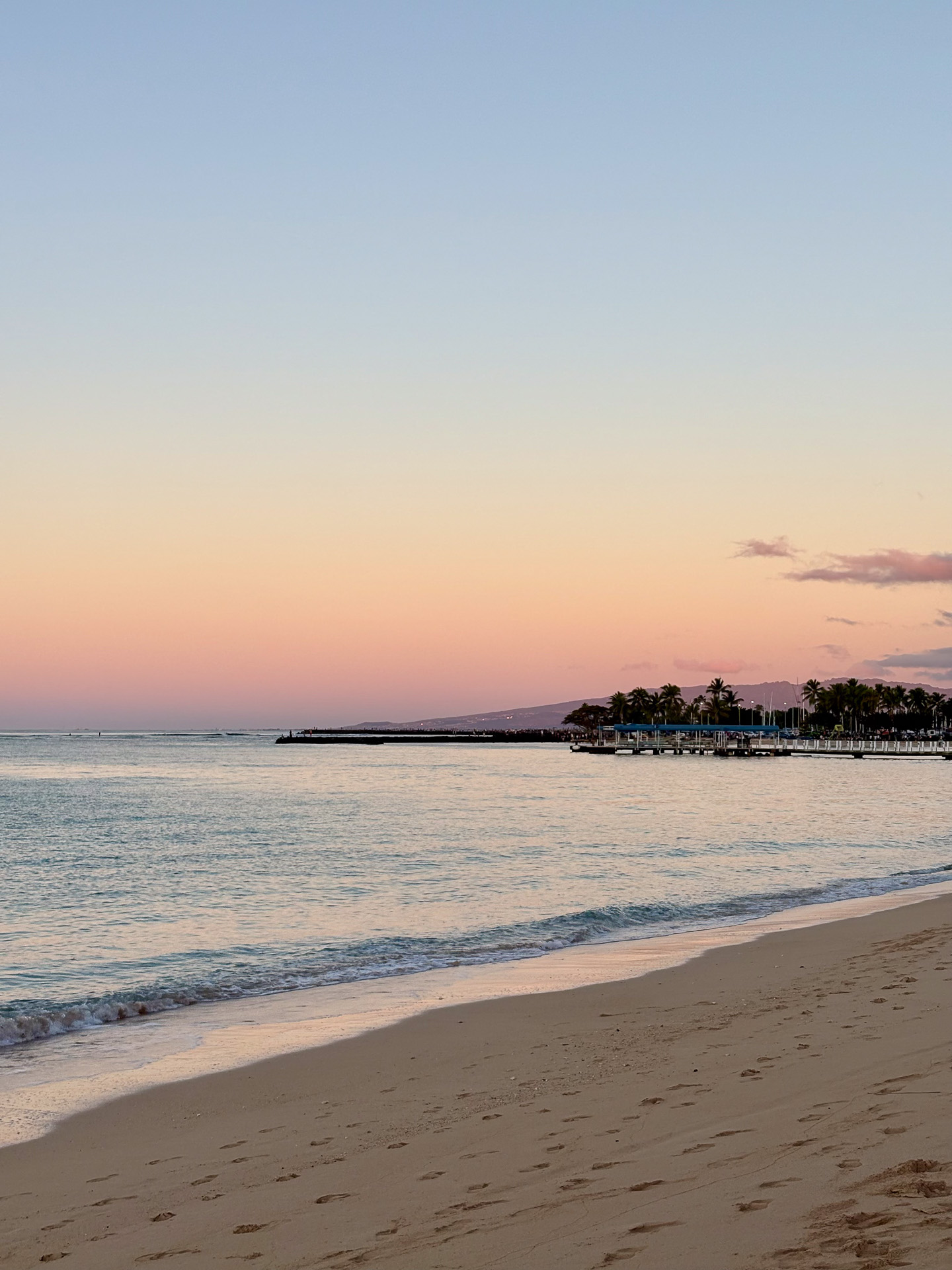 ハワイの自然が持つ色の一つ。夜明けに一瞬だけ見せてくれる