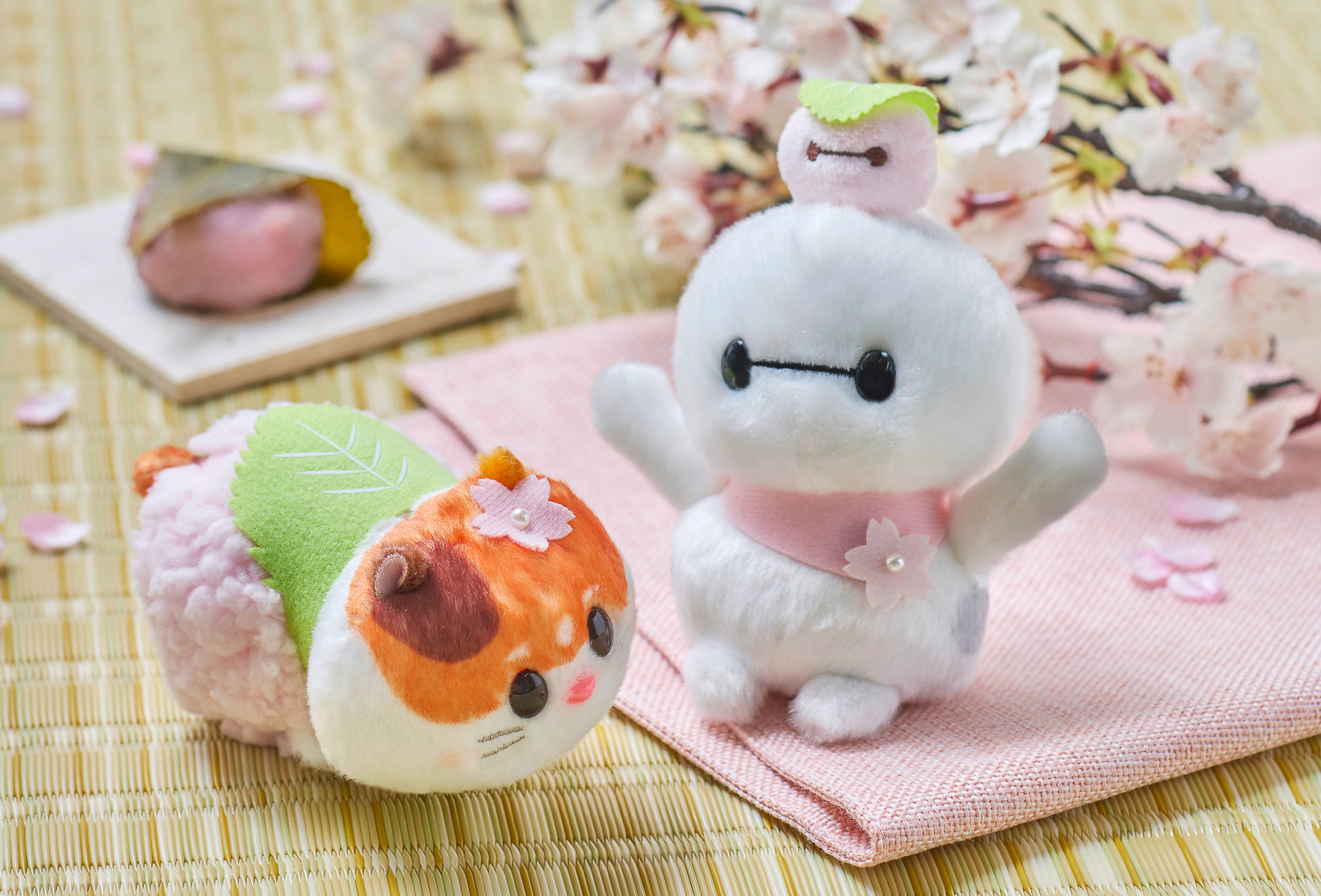 「うるぽちゃちゃん ぬいぐるみ＜ベイマックス/モチ＞」（各1800円）