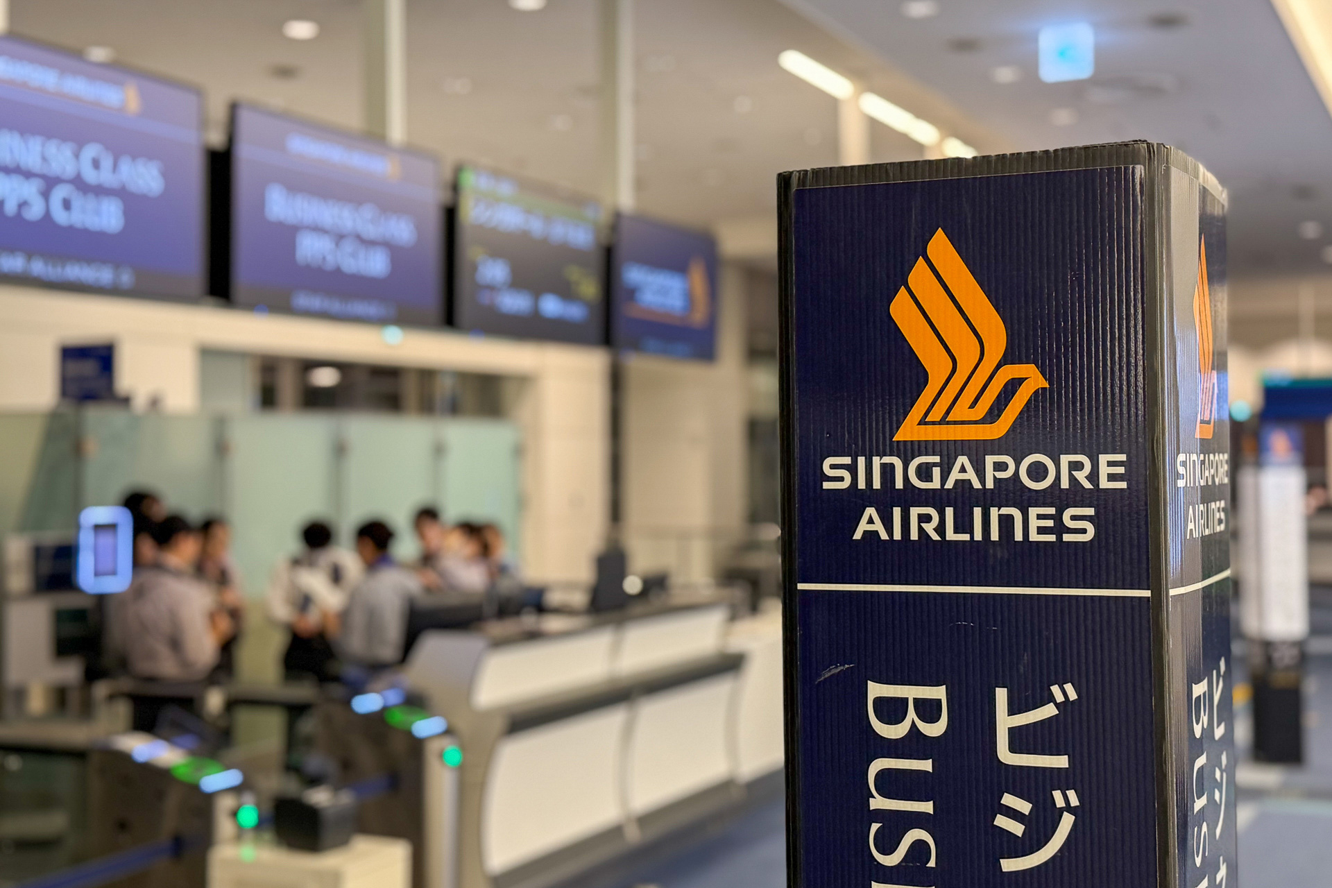 チェックインは羽田空港国際線旅客ターミナルのAカウンター