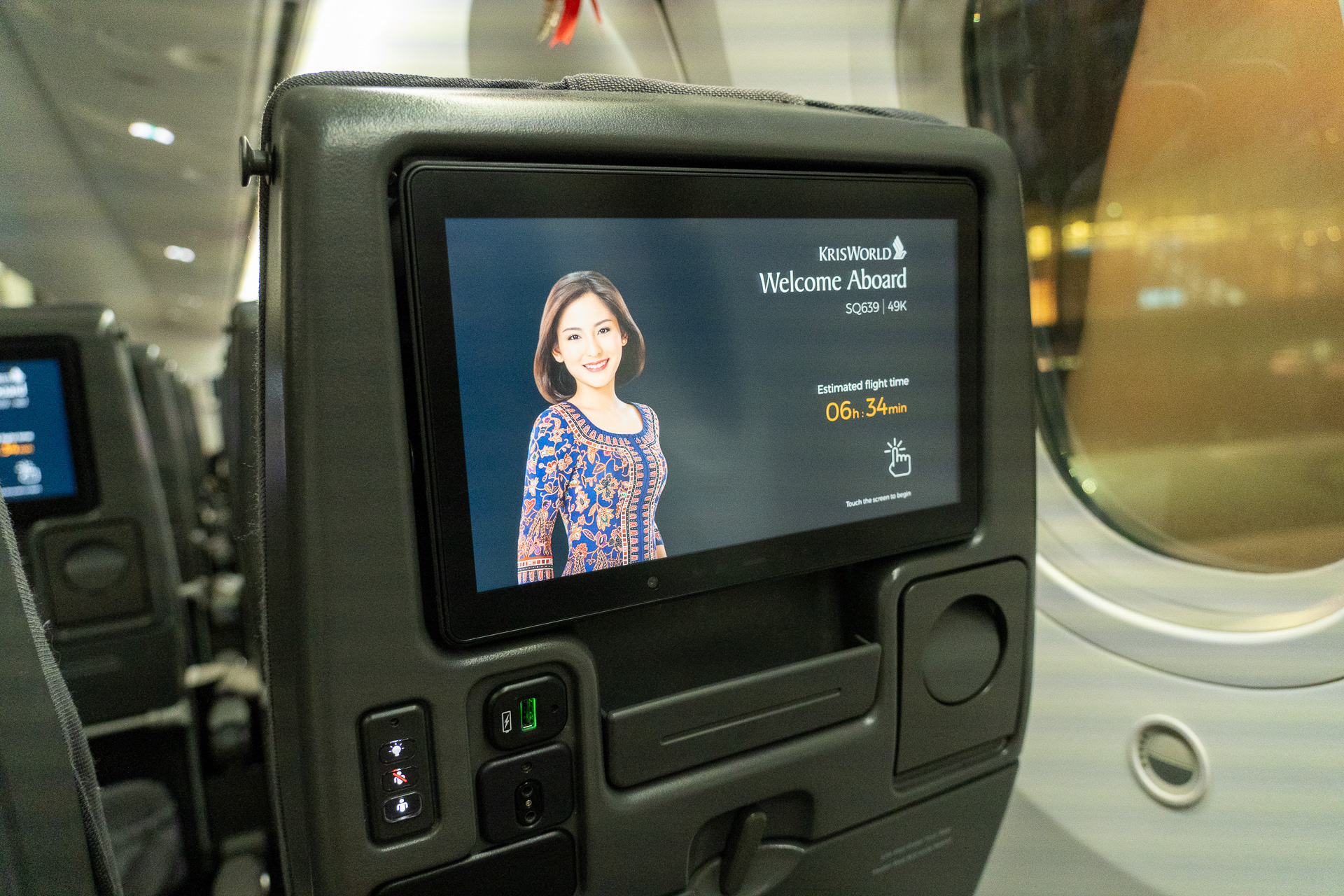 エコノミークラスには11.6インチの個人用モニター
