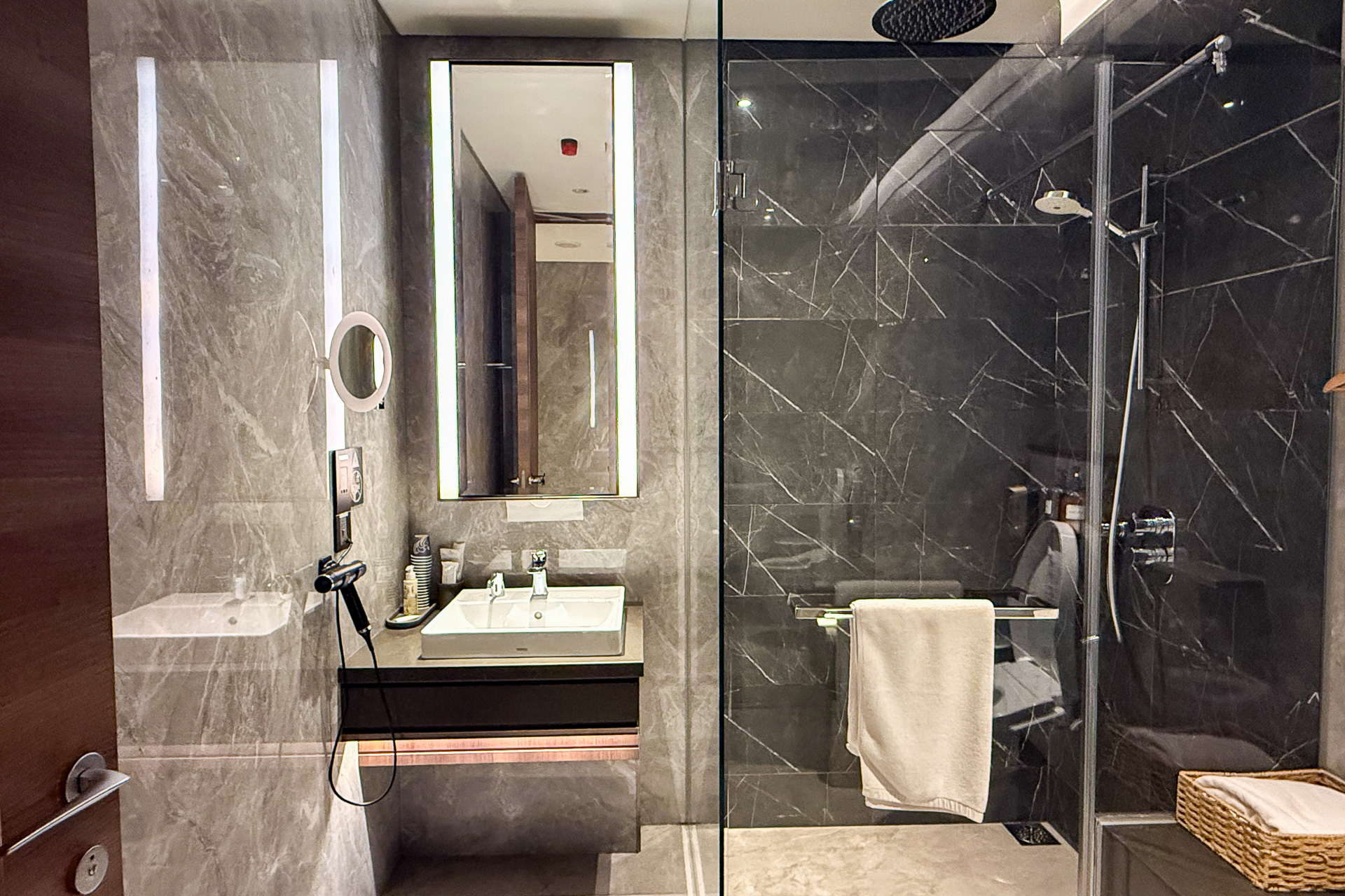 このようなシャワールームが15室