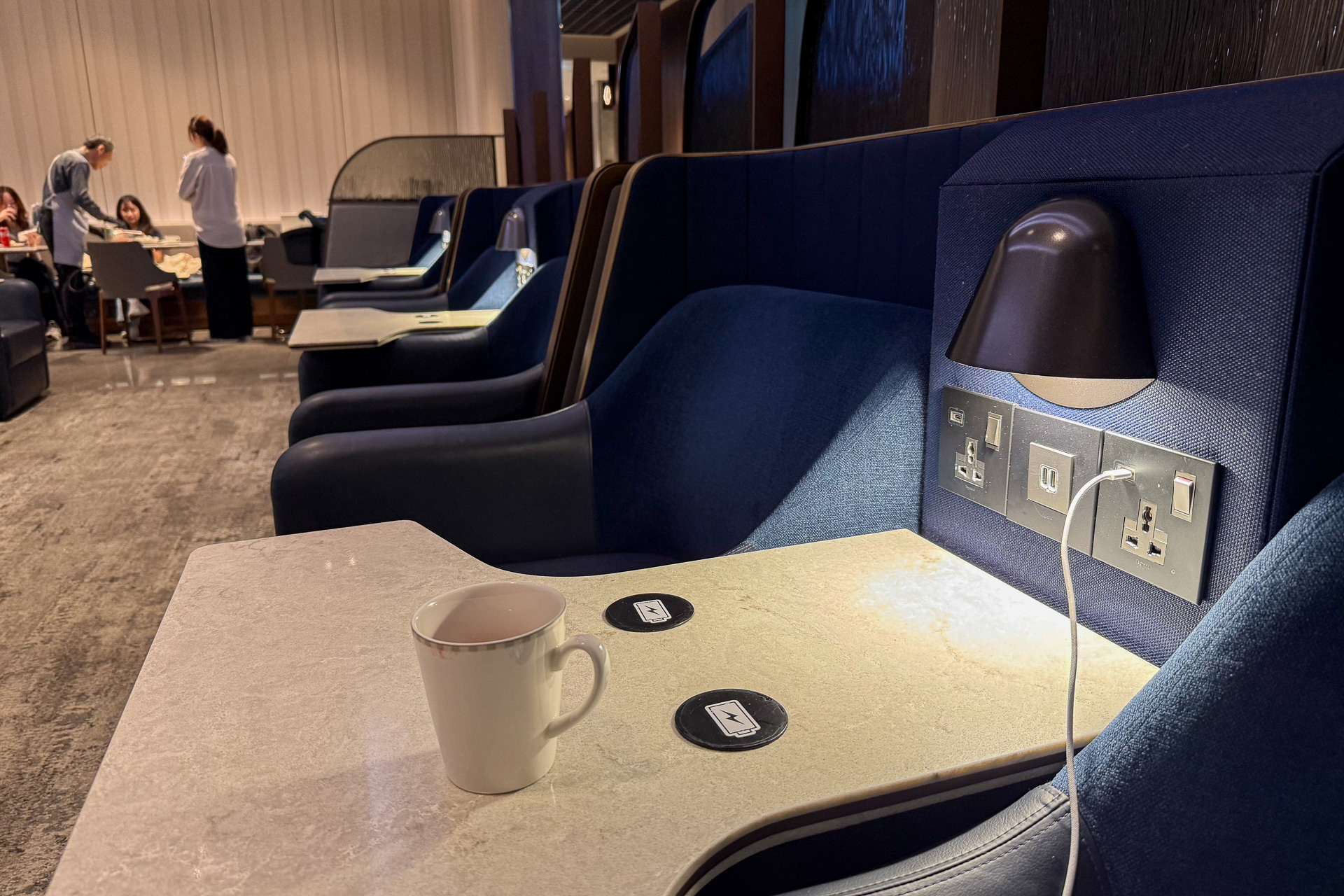 いろいろなタイプのテーブル