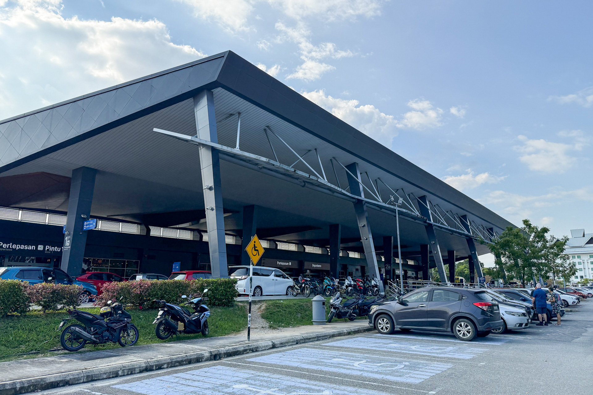 ランカウイ国際空港をあとにしてリゾートホテルへ！　次稿をお楽しみに～