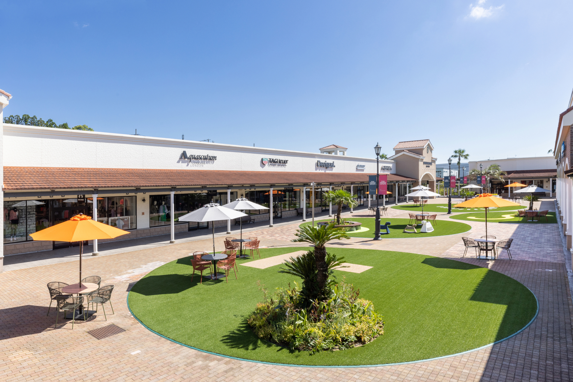 国内外の人気ブランド約170店舗が集まる、九州を代表するショッピングリゾート「鳥栖プレミアム・アウトレット」