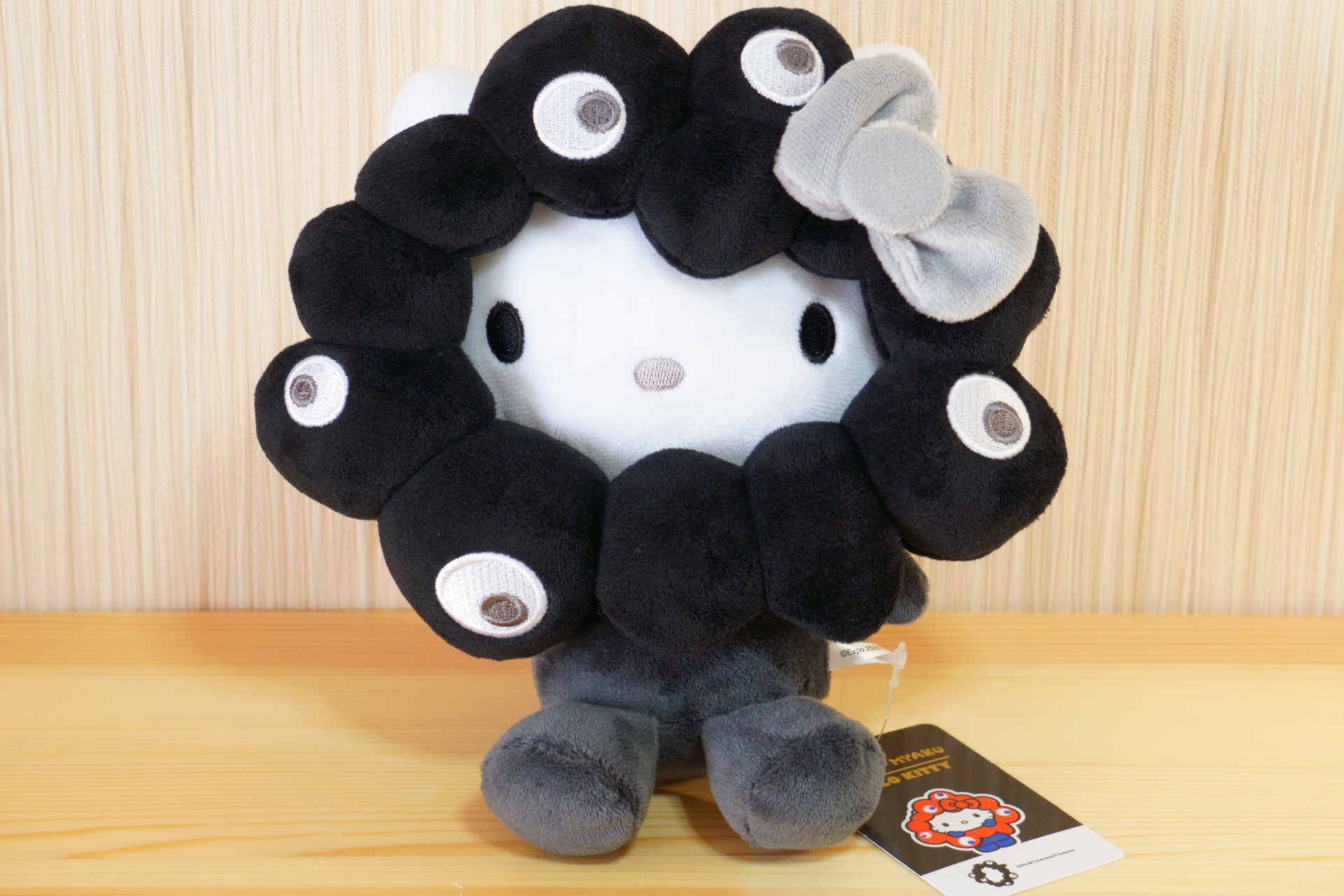 “ブラックぬいぐるみシリーズ”受注販売が再開。写真はハローキティ（M）